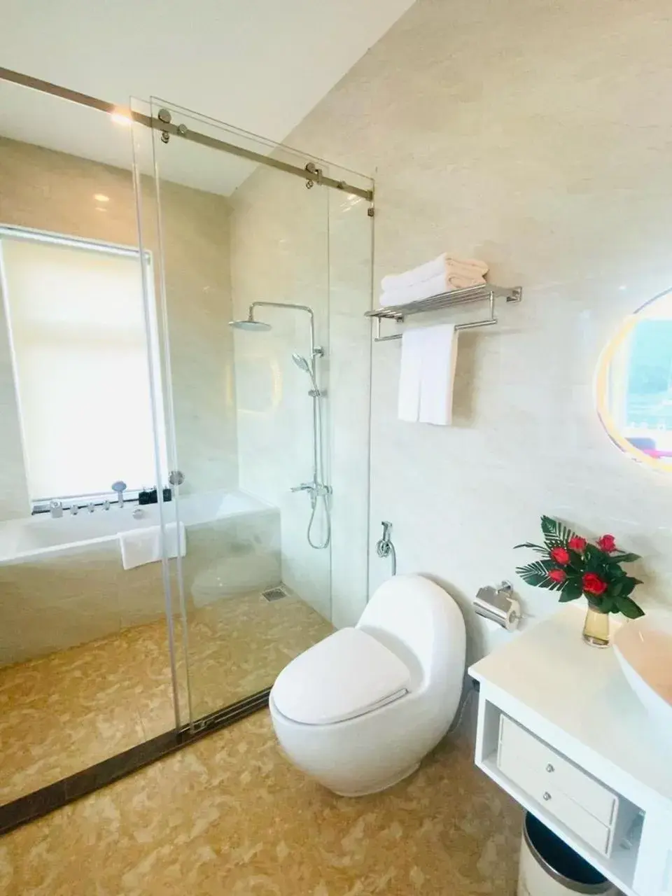 Shower, Bathroom in Dalat Wonder  Resort