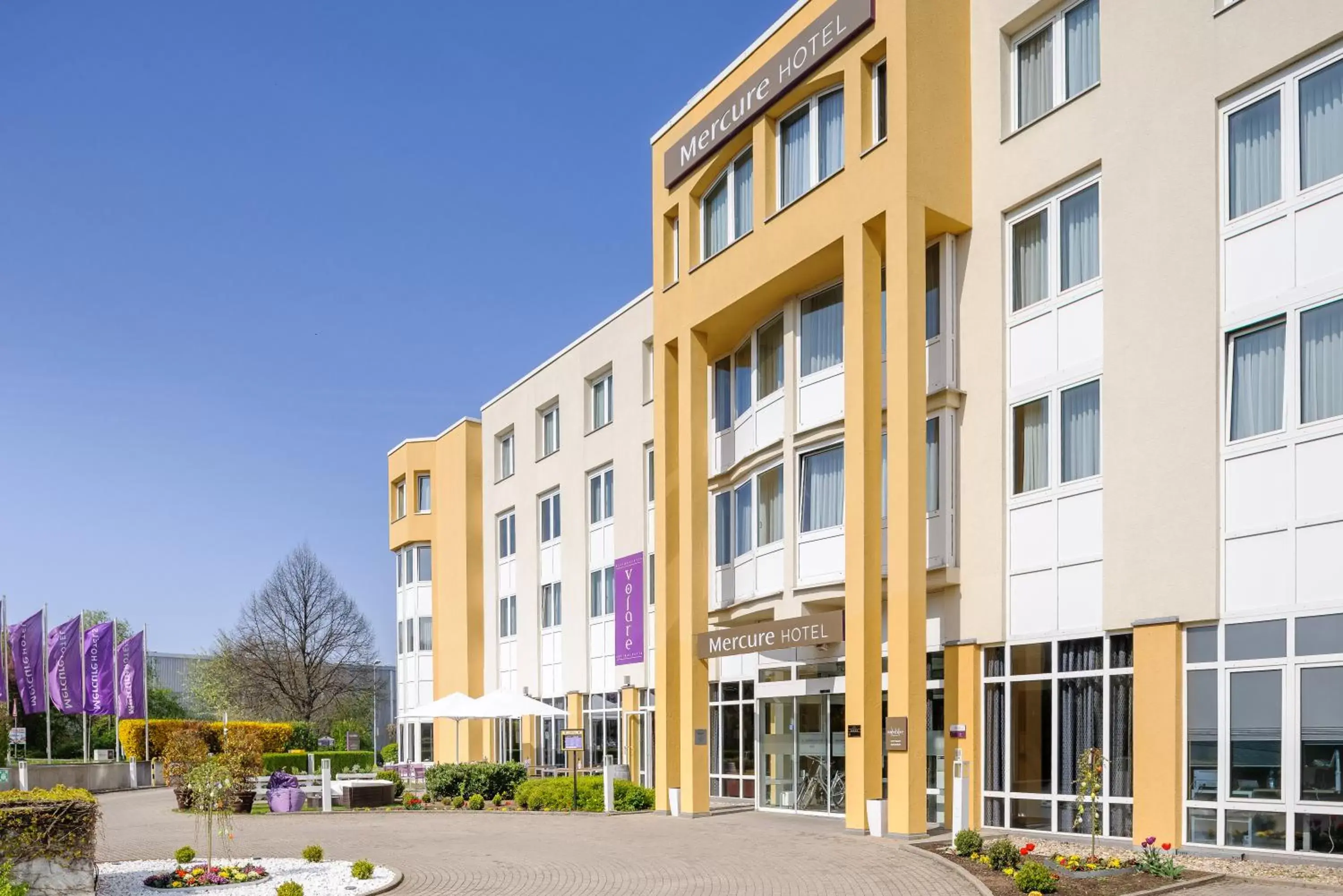 Facade/entrance, Property Building in Mercure Hotel Stuttgart Gerlingen