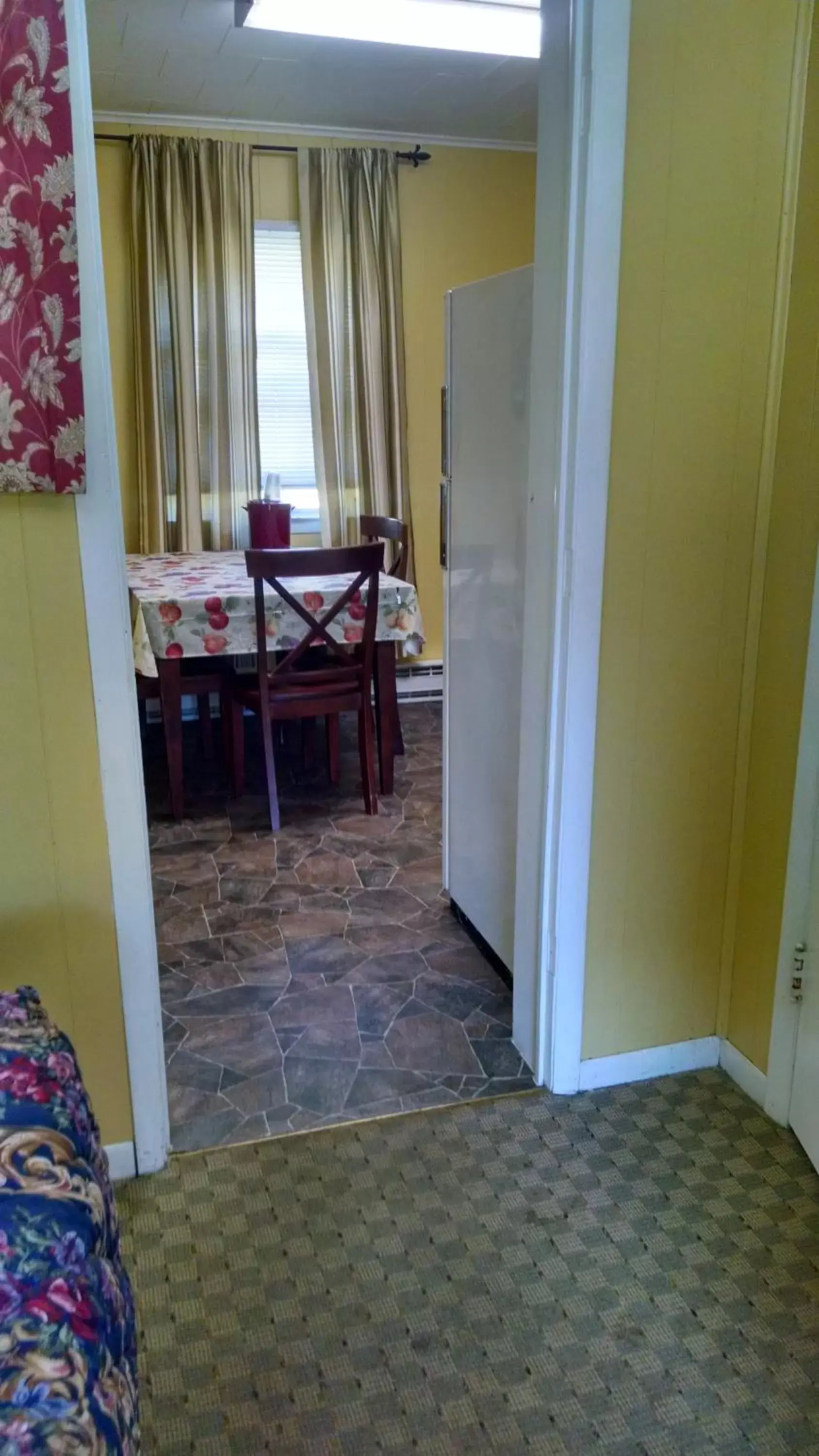 Kitchen or kitchenette, Seating Area in Roseloe Motel