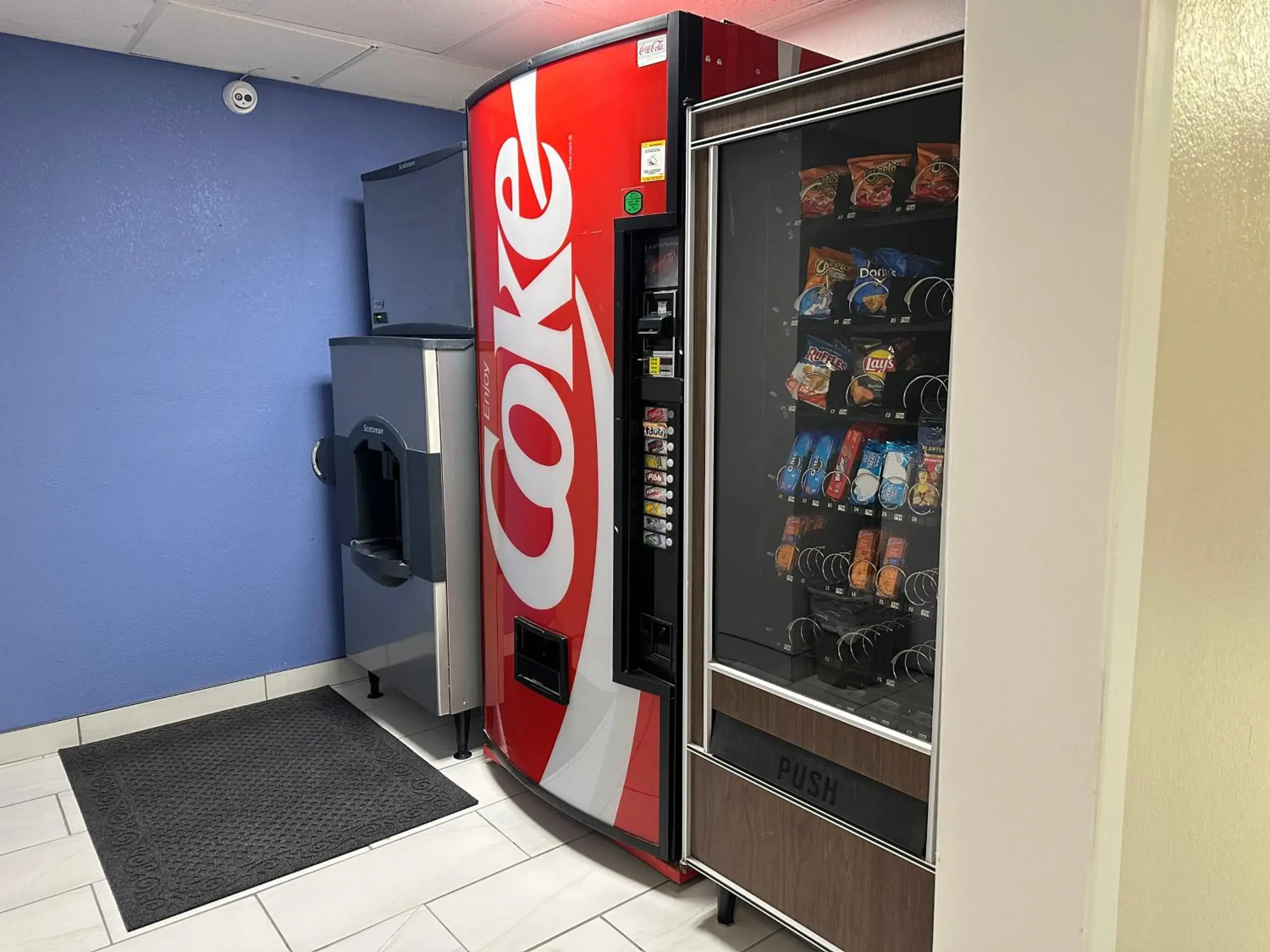 vending machine, Supermarket/Shops in Baymont by Wyndham Omaha SW