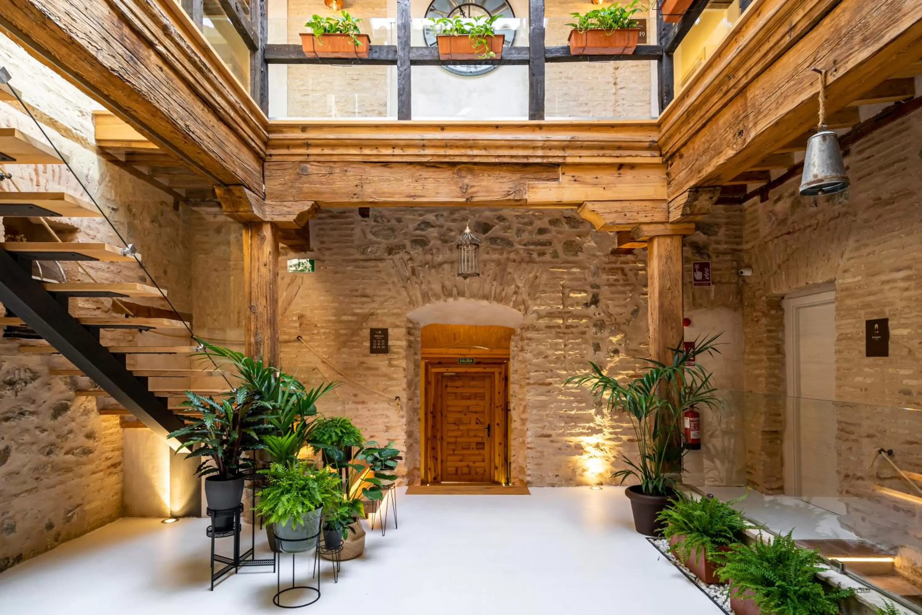 Property building in Dobo Azacanes Hostal