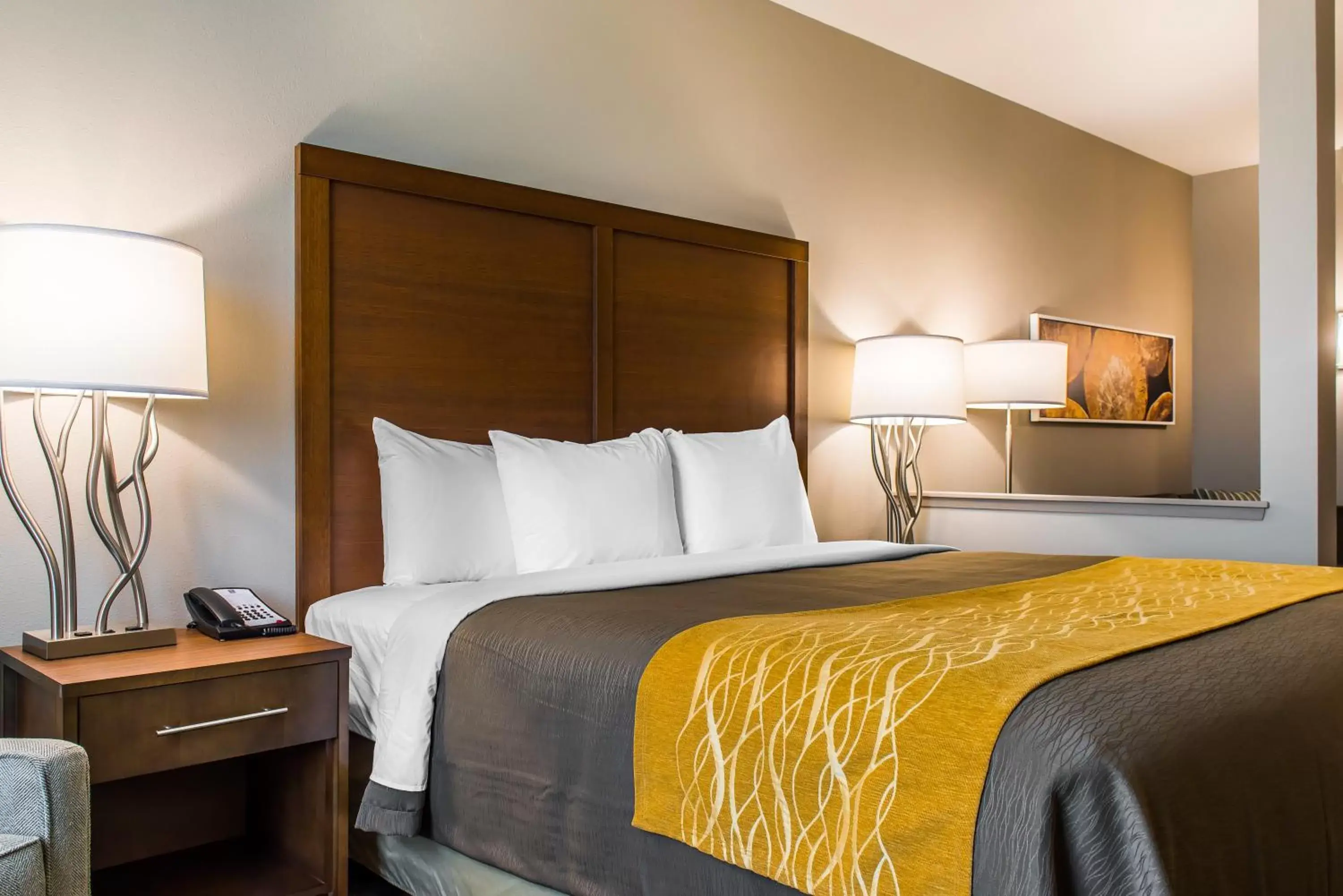 Bed in Comfort Inn & Suites Valdosta
