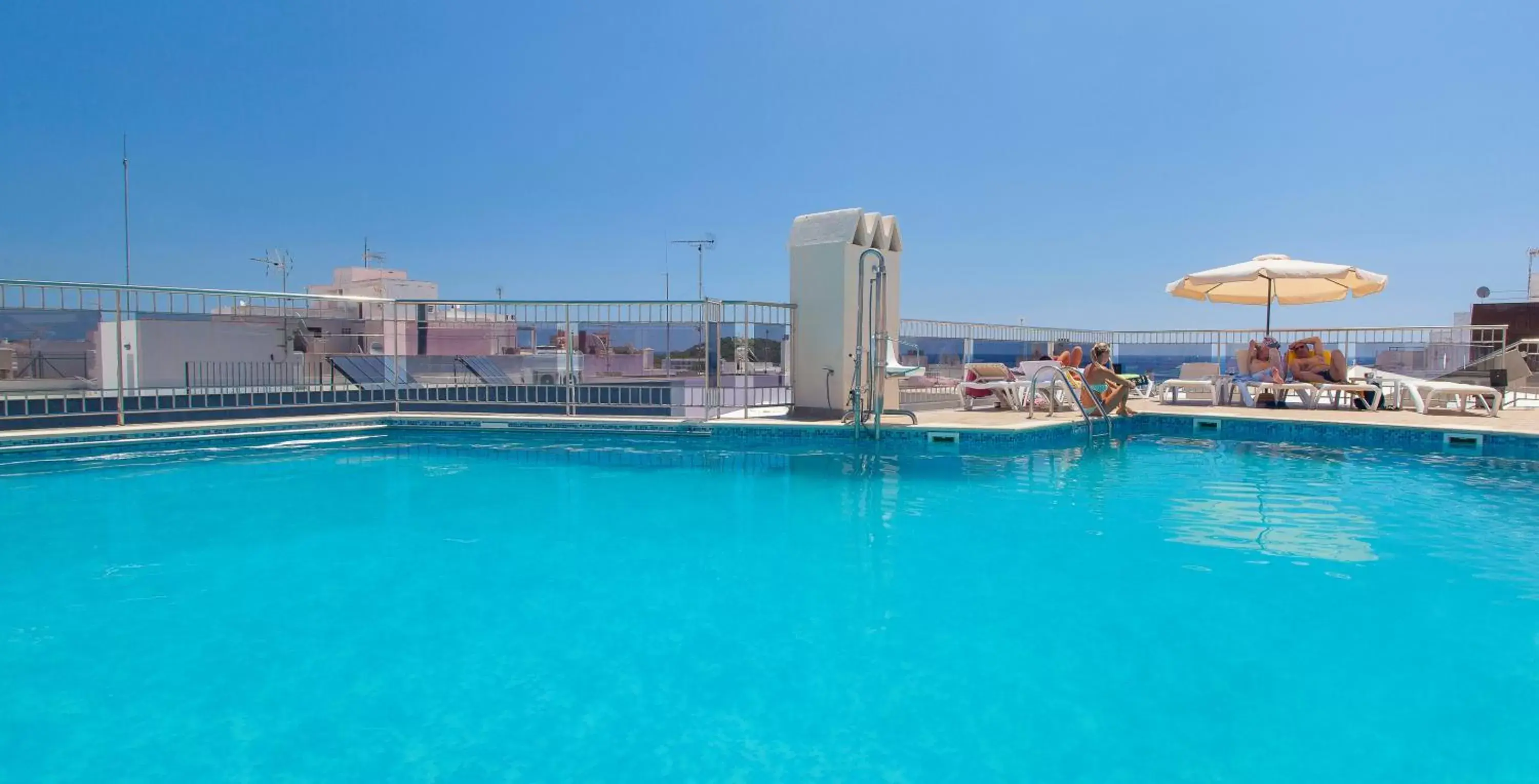 Swimming Pool in Aparthotel Duquesa Playa