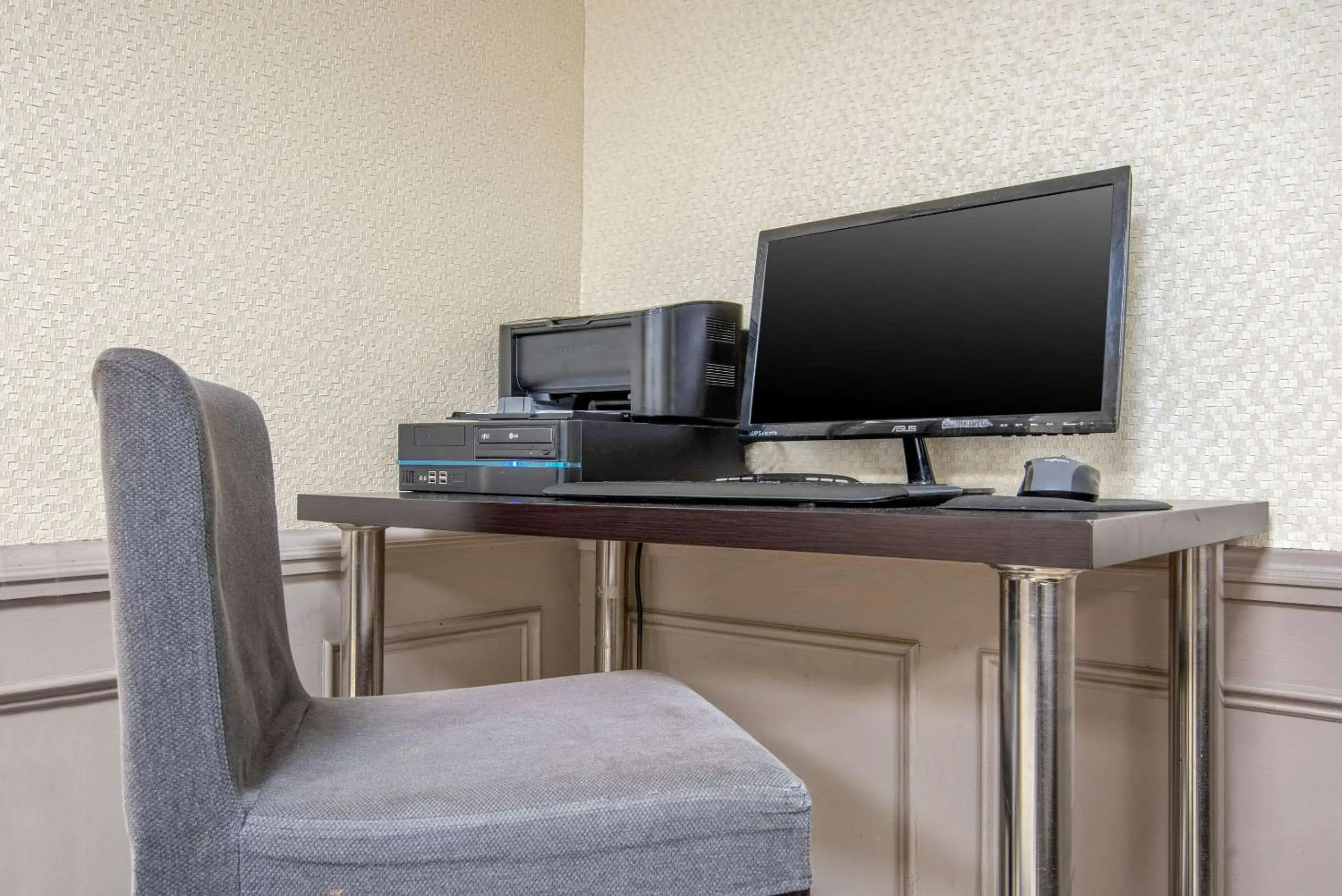 On site, TV/Entertainment Center in Quality Inn and Suites