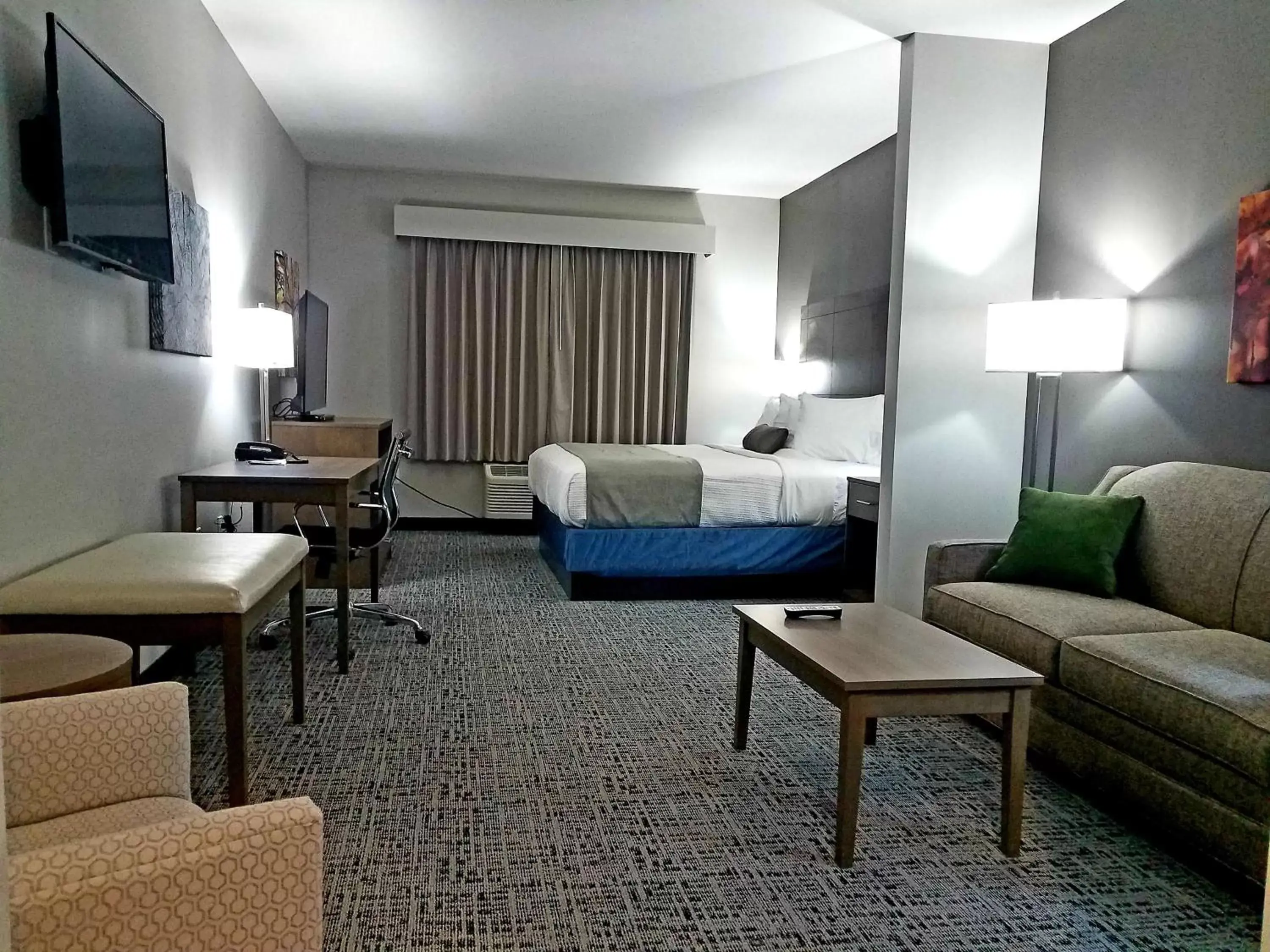 Photo of the whole room, Seating Area in Best Western Plus Wayland Hotel
