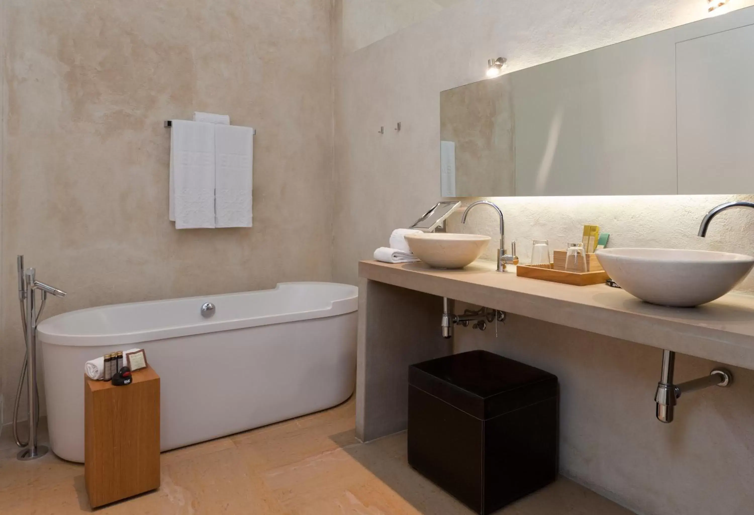 Bathroom in EME Catedral Hotel