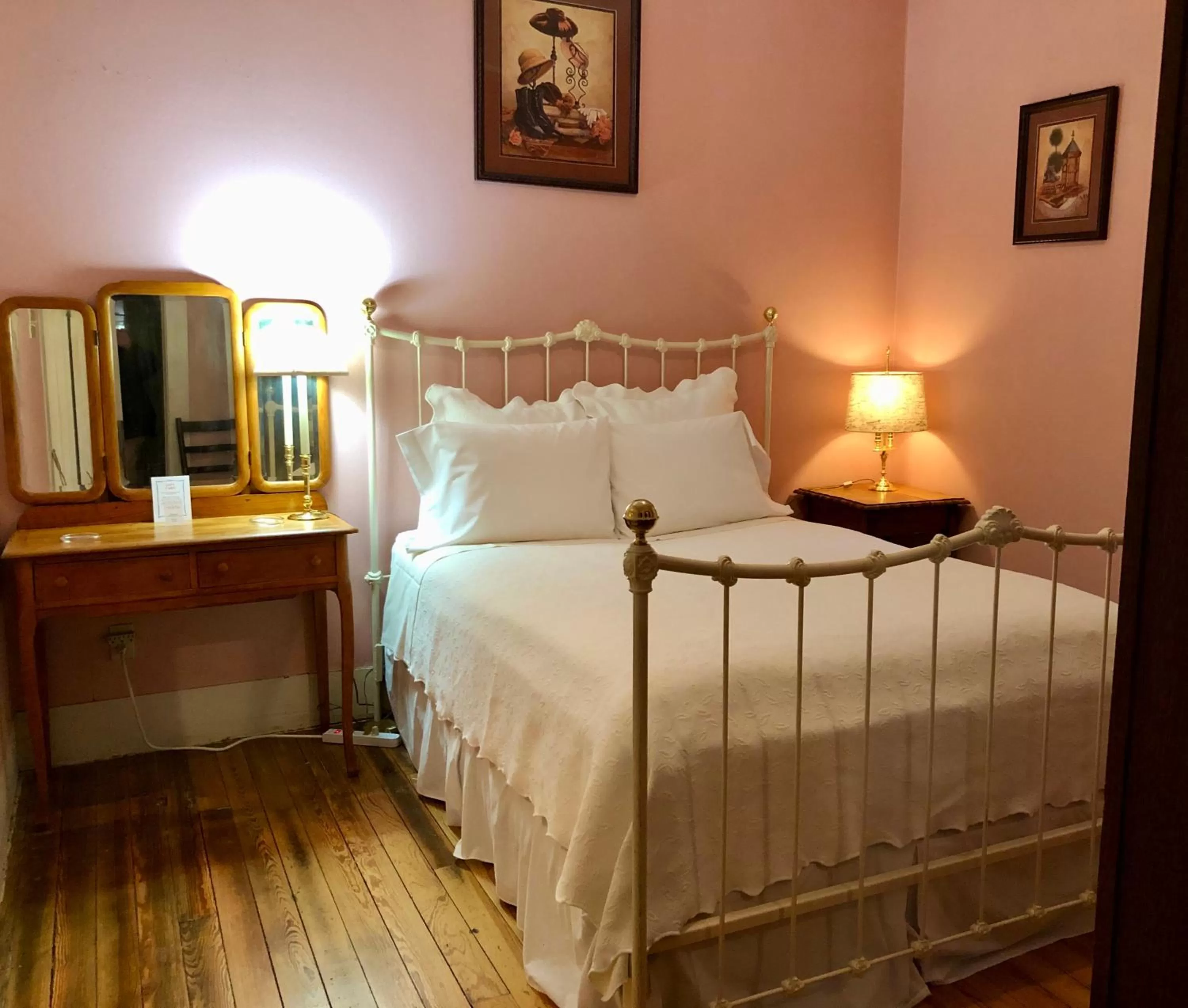 Bed in Inn On The River