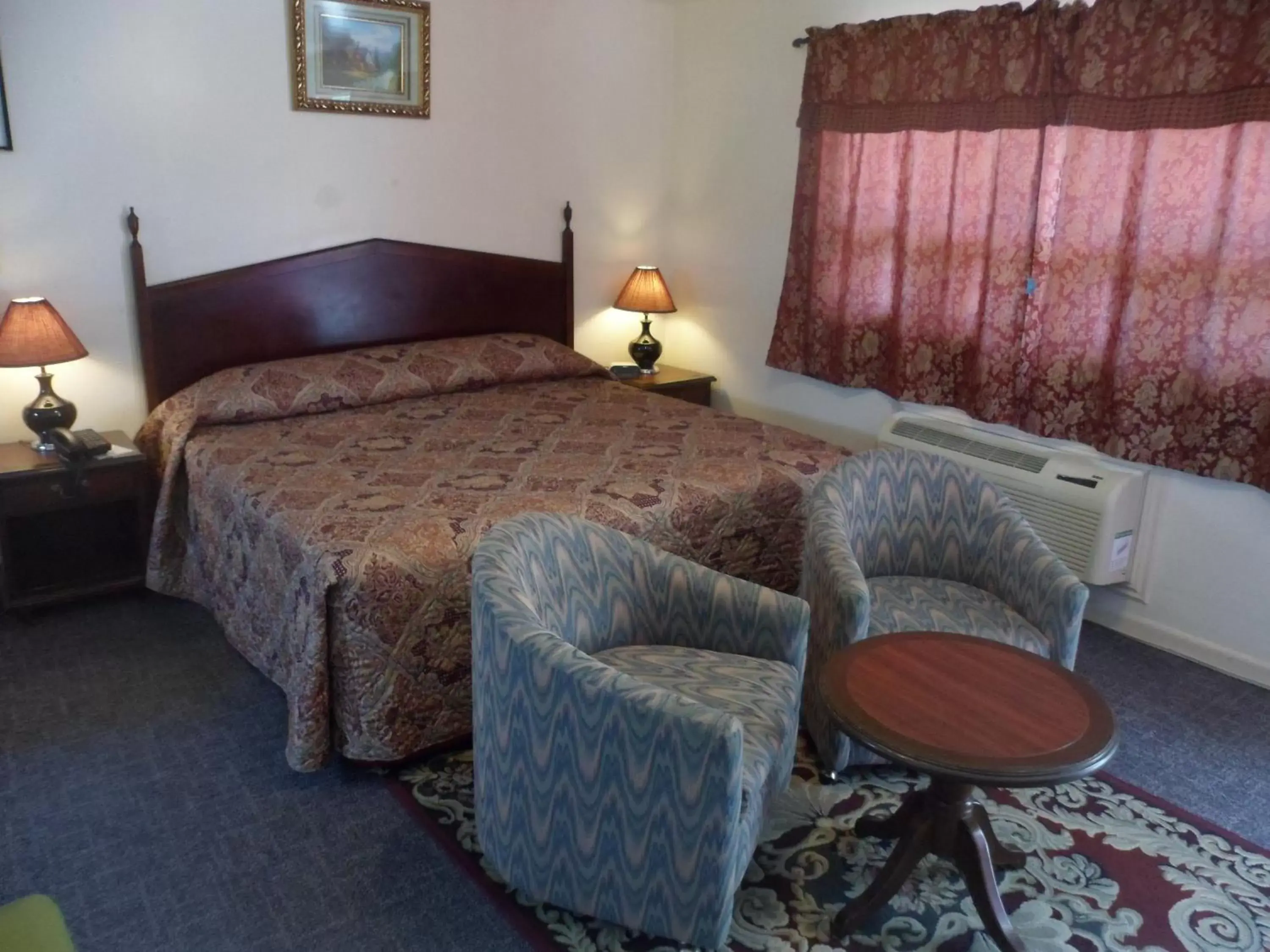 Photo of the whole room, Bed in The Silver Birch Motel