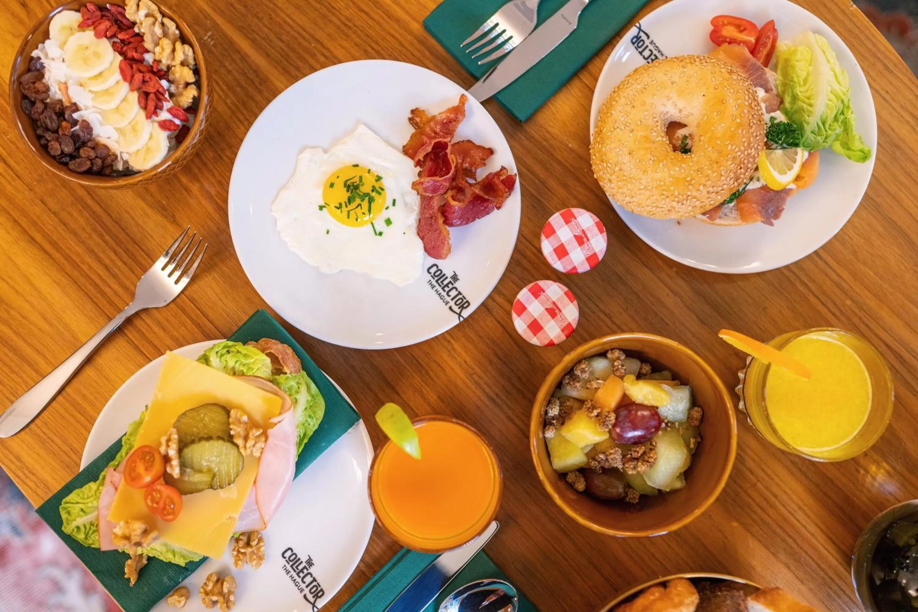 Food and drinks in The Collector