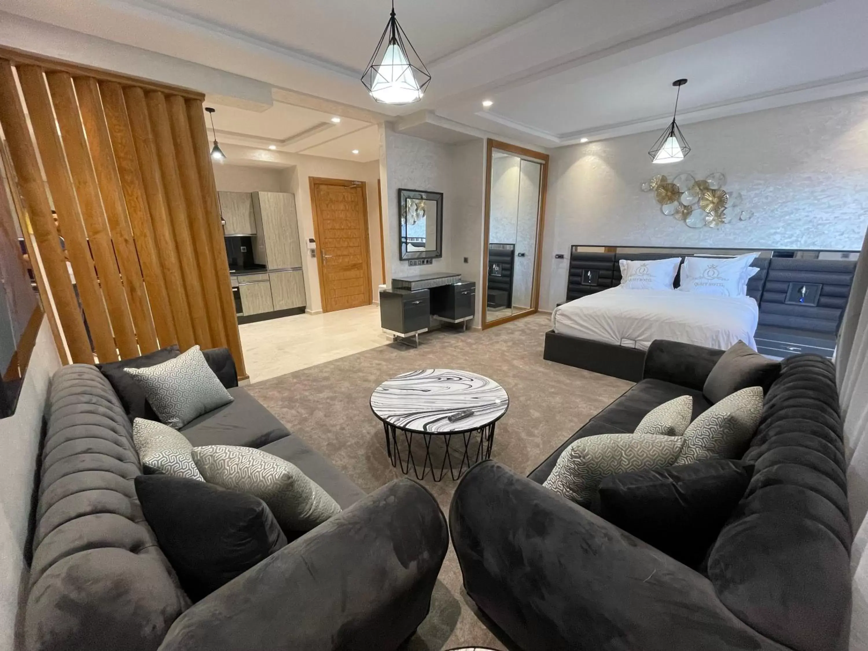 Junior Suite - single occupancy in Quiet Hotel Junior Suite - single occupancy in Quiet Hotel