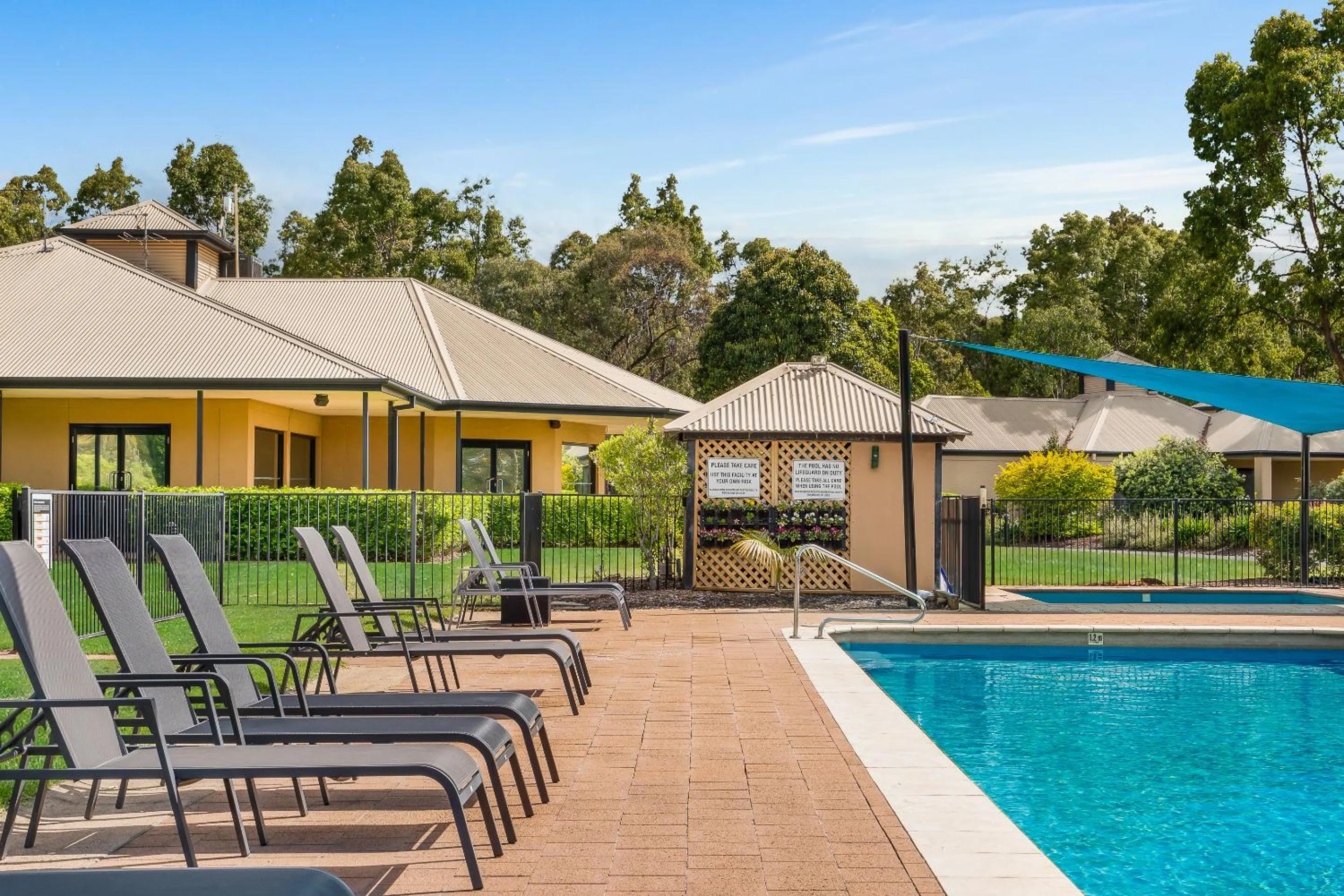 Swimming pool in Leisure Inn Pokolbin Hill