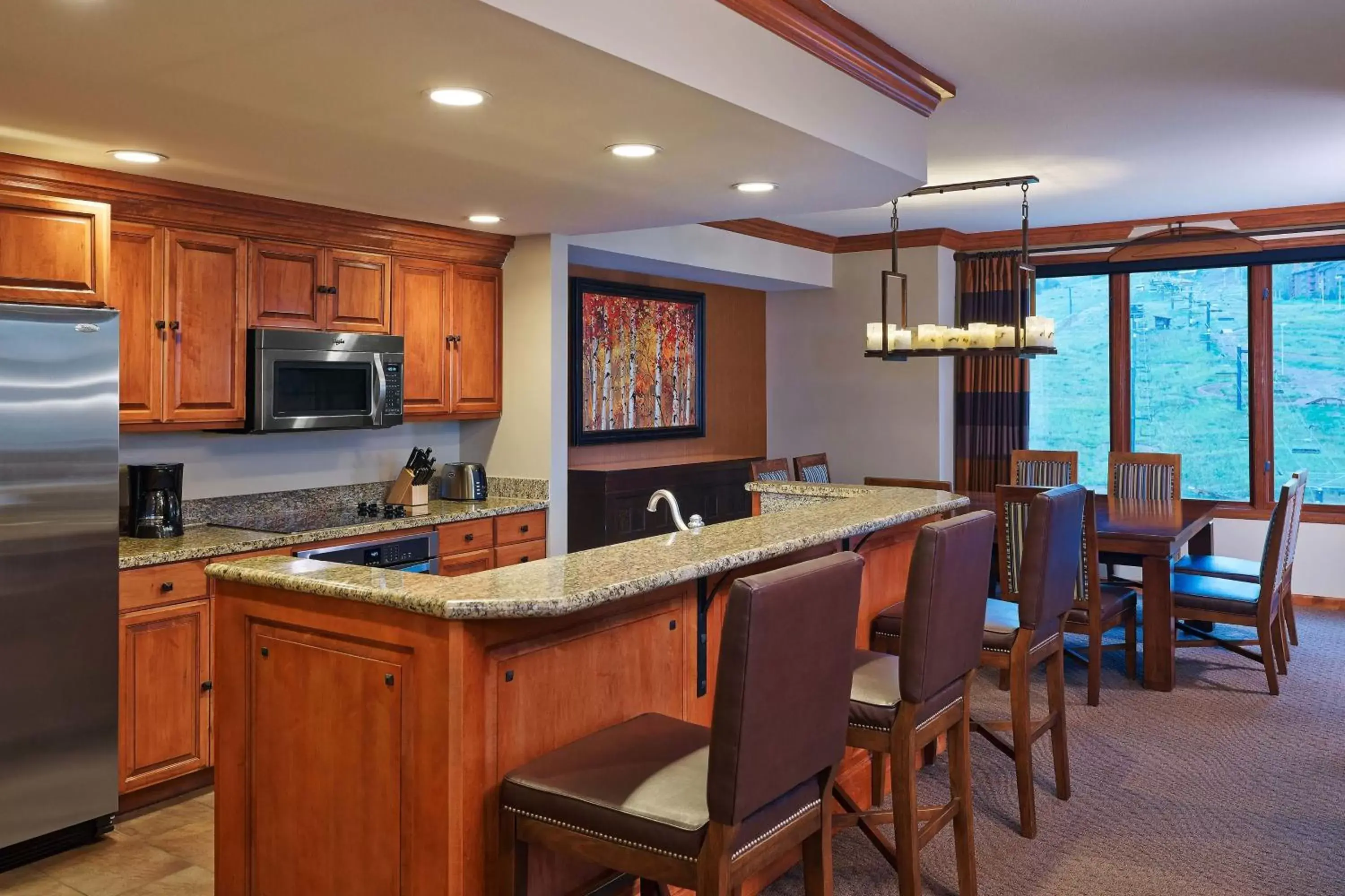 Bedroom, Kitchen/Kitchenette in Sheraton Steamboat Resort Villas