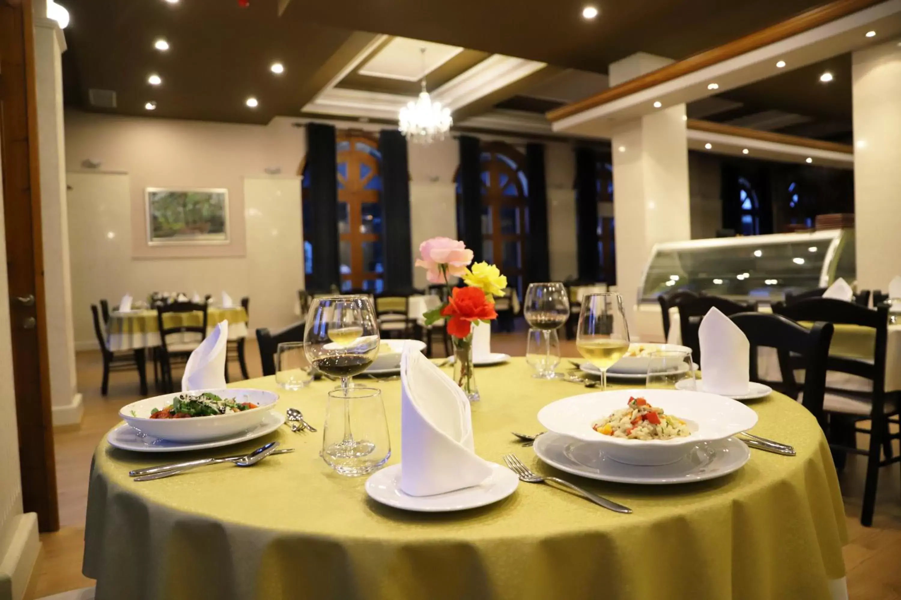 Restaurant/Places to Eat in Hotel Colombo