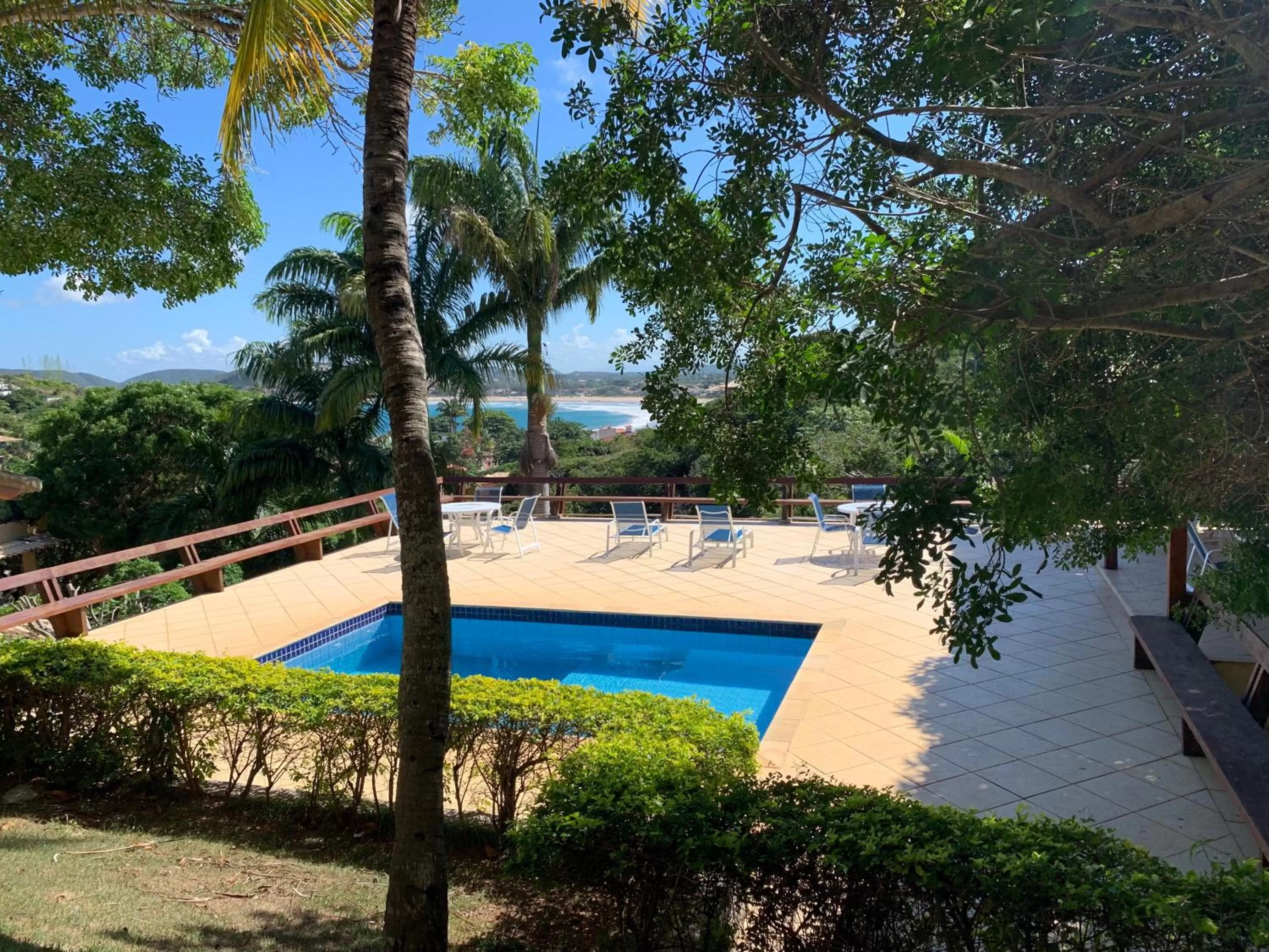 Praia da Ferradurinha Guest House