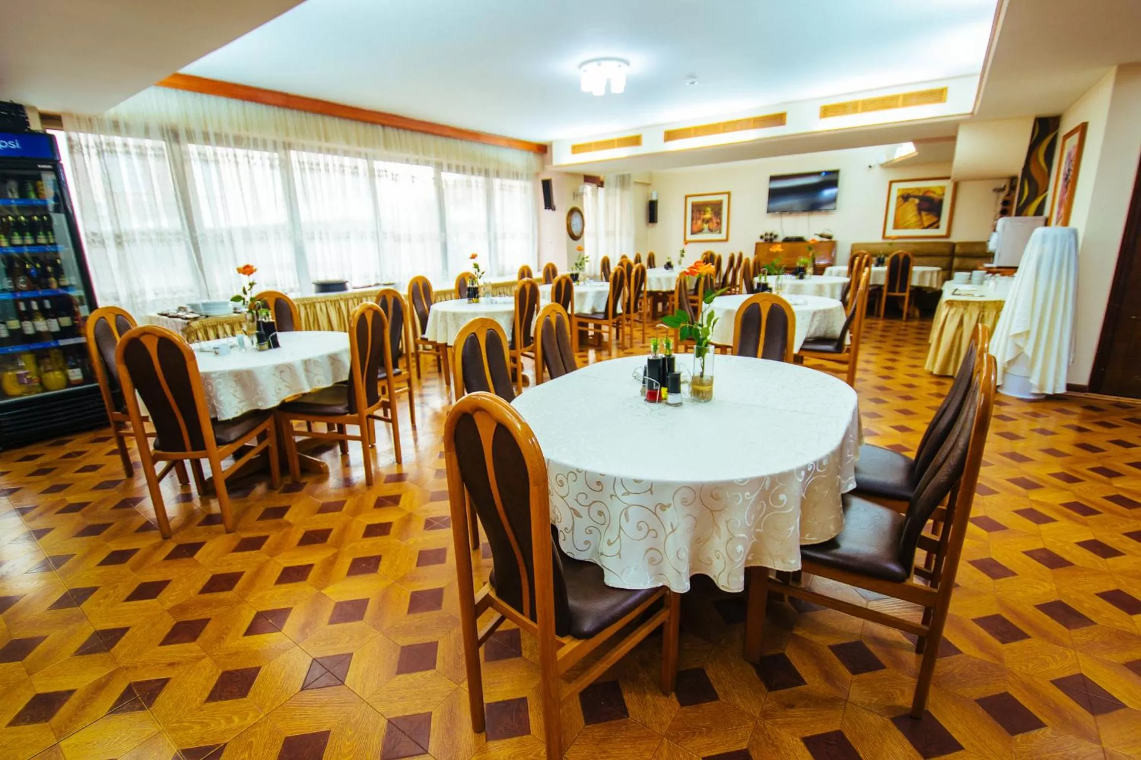 Restaurant/places to eat in Hotel Kristal Palas