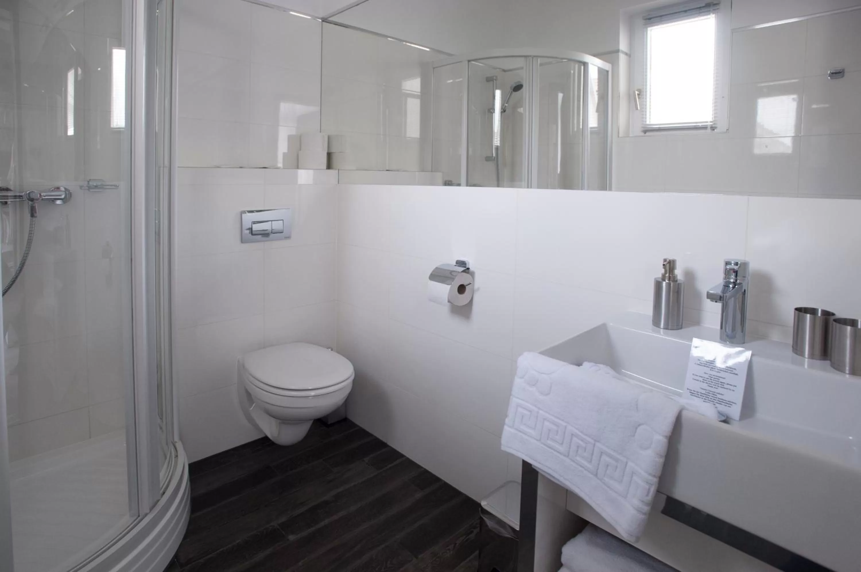 Toilet in Hotel Talizmán