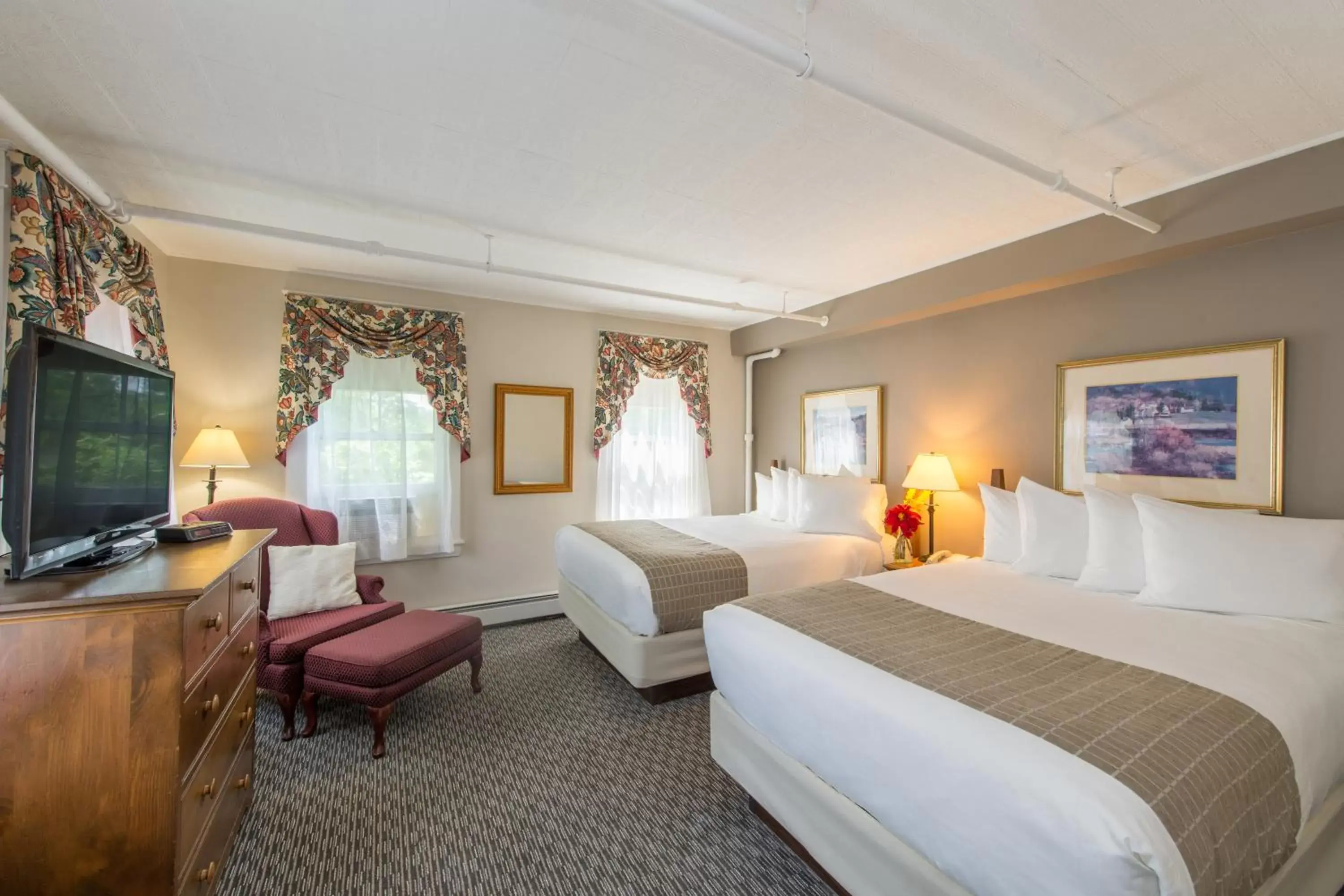 Standard View Room with Two Double Beds in Eagle Mountain House and Golf Club