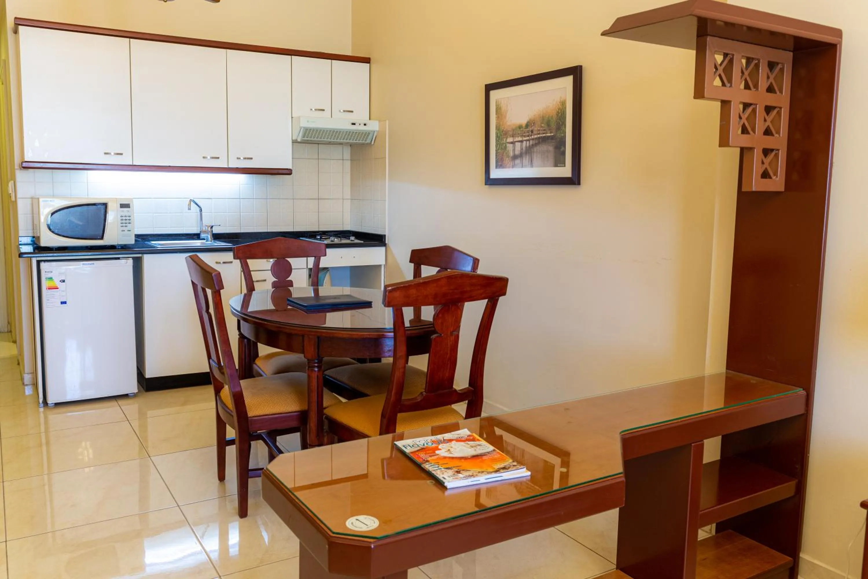 Kitchen or kitchenette in Comfort Hotel Suites