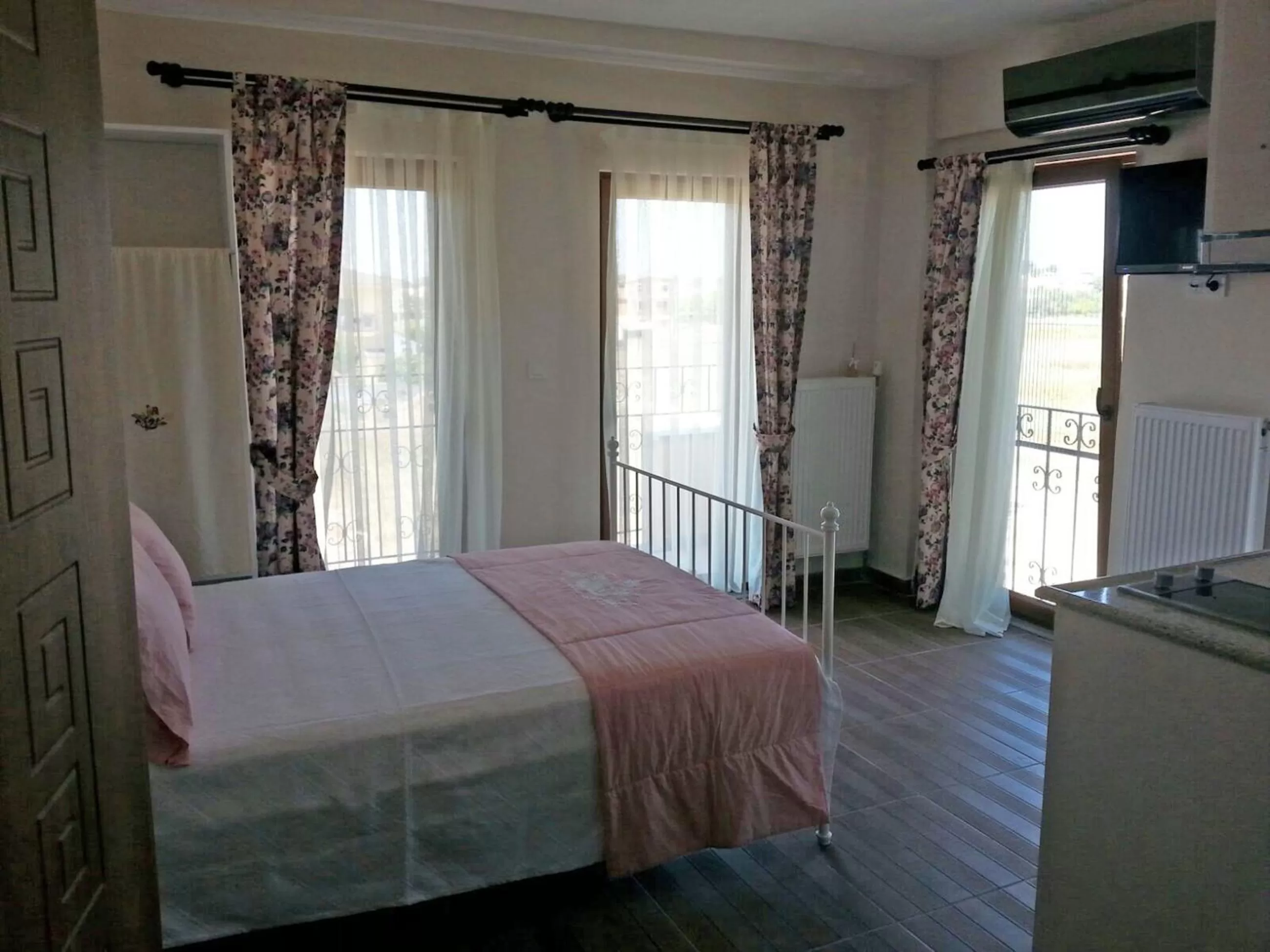 Photo of the whole room, Bed in Ede Apart Otel