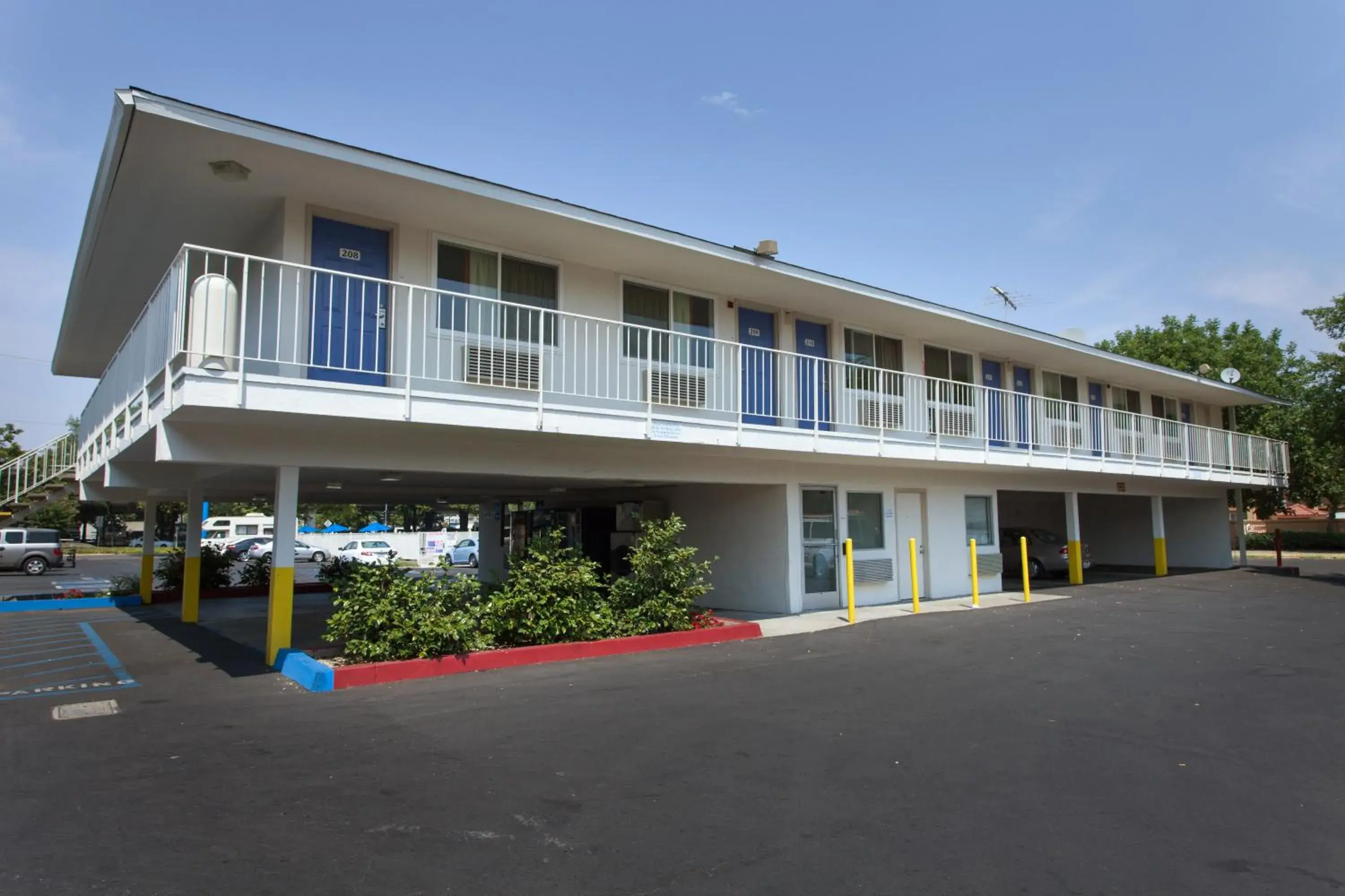 Property Building in Motel 6 Sacremento, Ca - Downton