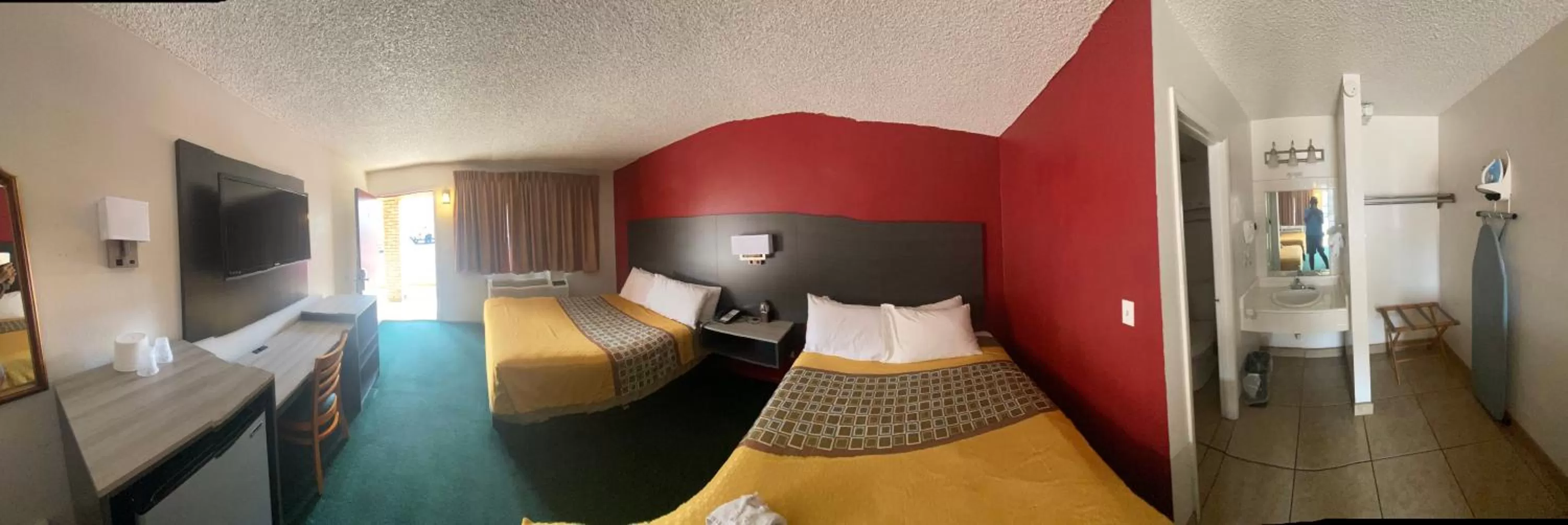 Bed in Windsor Inn Lake Havasu City