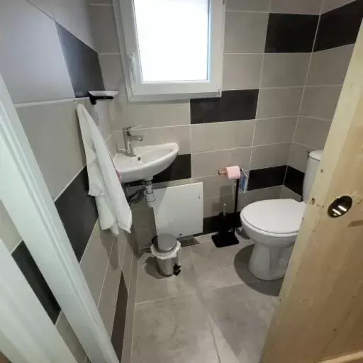 Bathroom in Ferme de la Combe - The Goldy's Farm