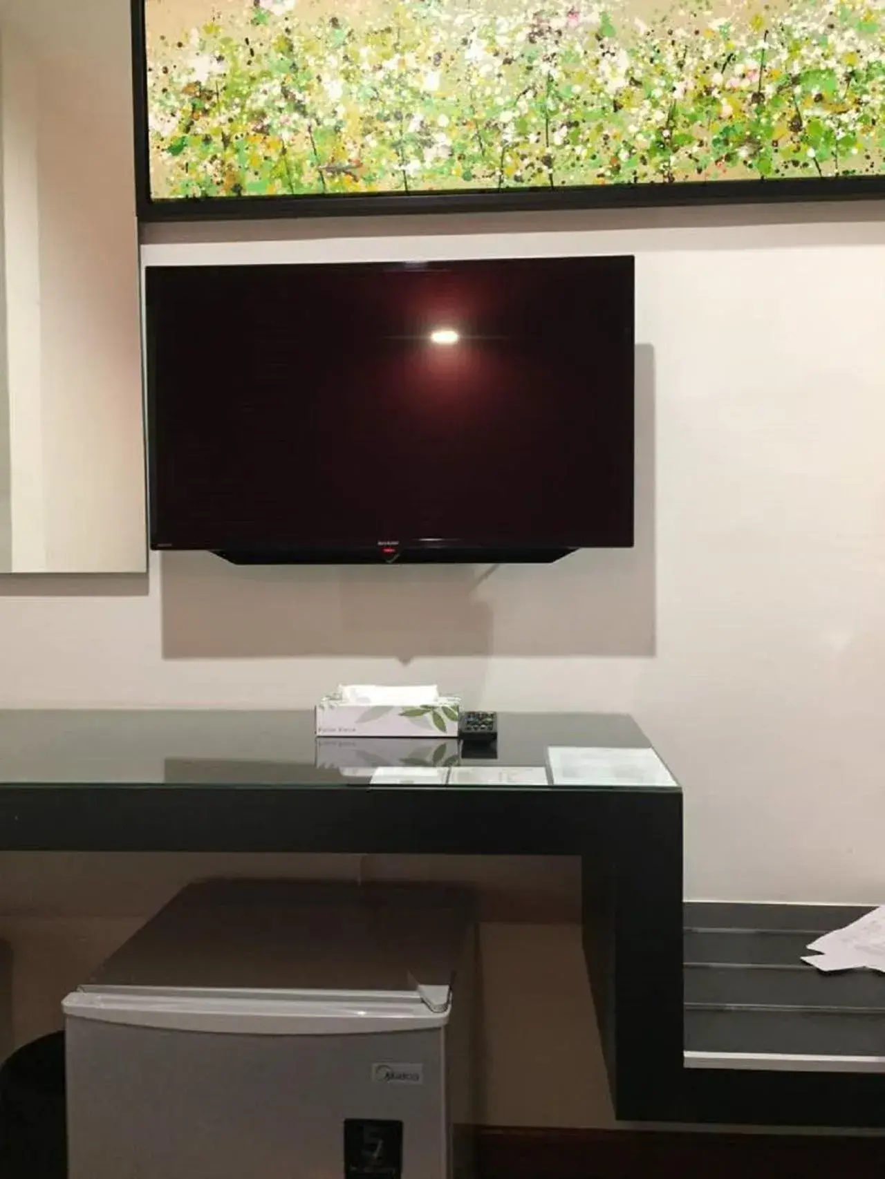 TV/Entertainment Center in Meriton Inn Hotel