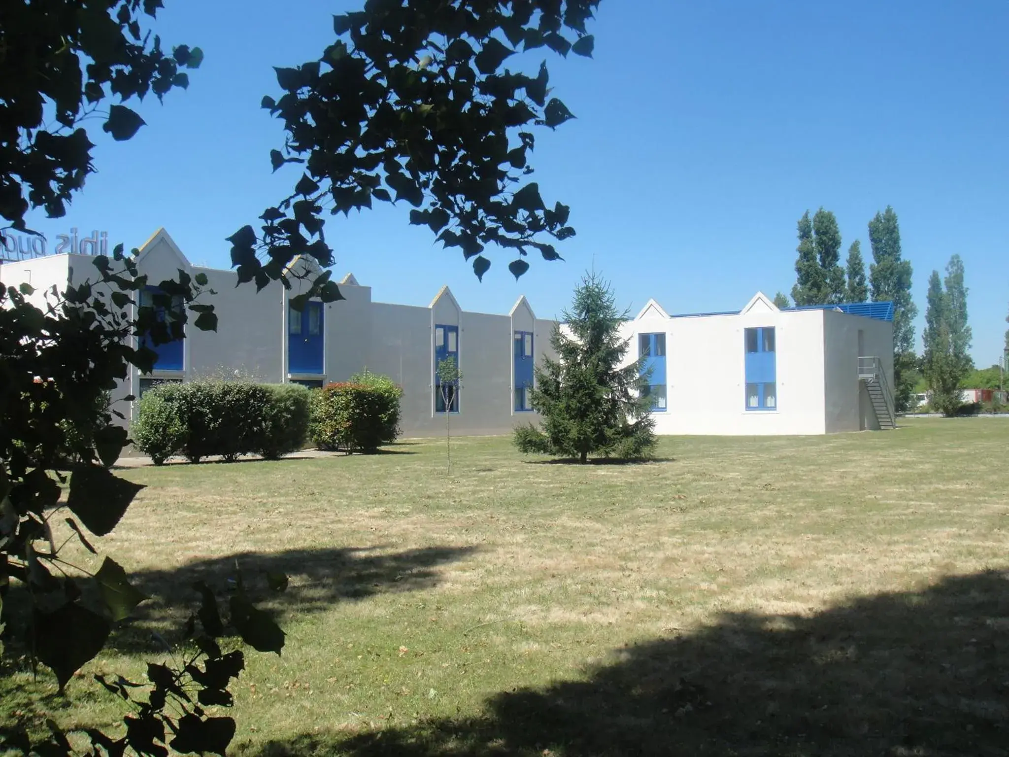 Facade/entrance, Property Building in ibis budget Châtellerault Nord