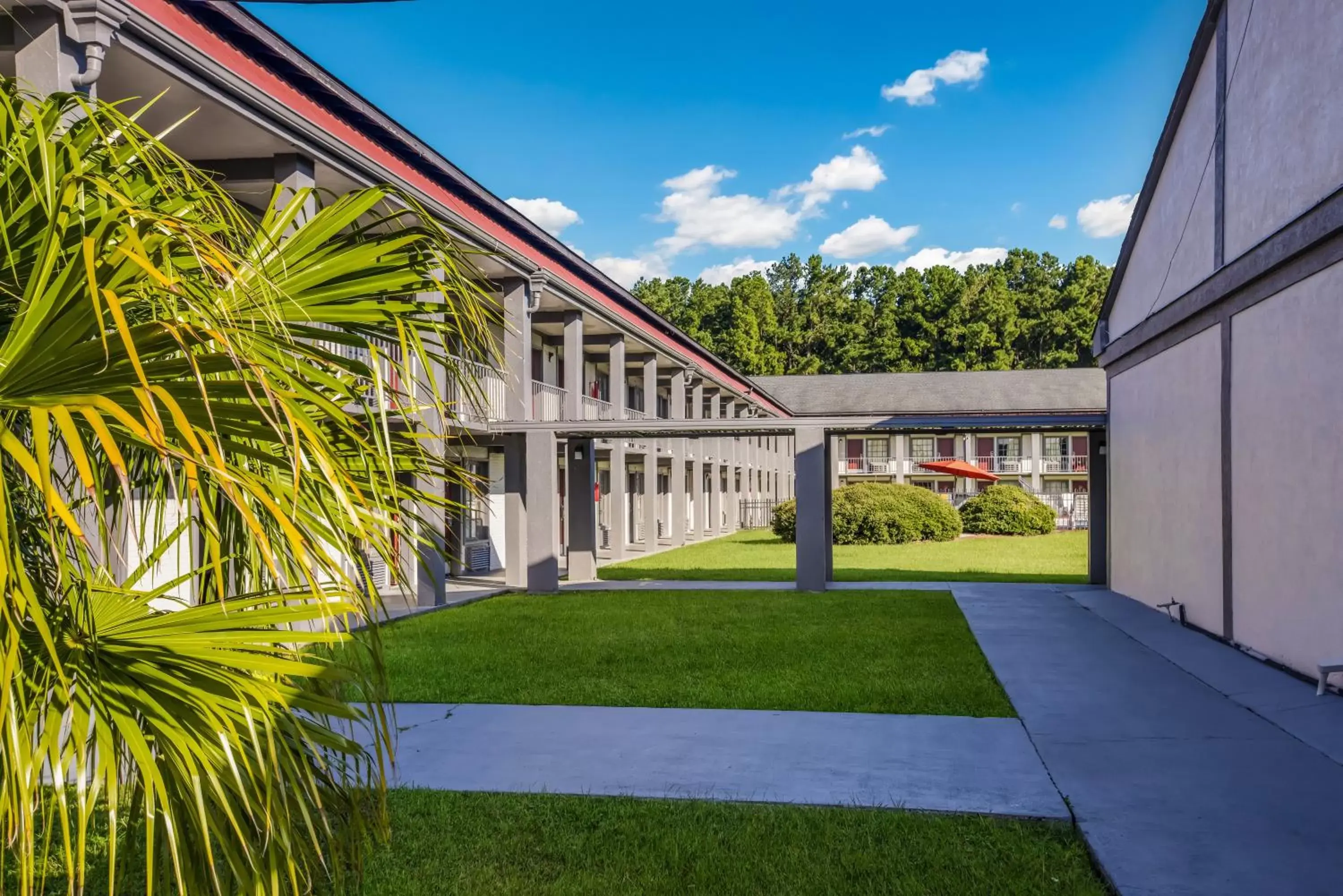 Property Building in Red Roof Inn Savannah - Richmond Hill I-95