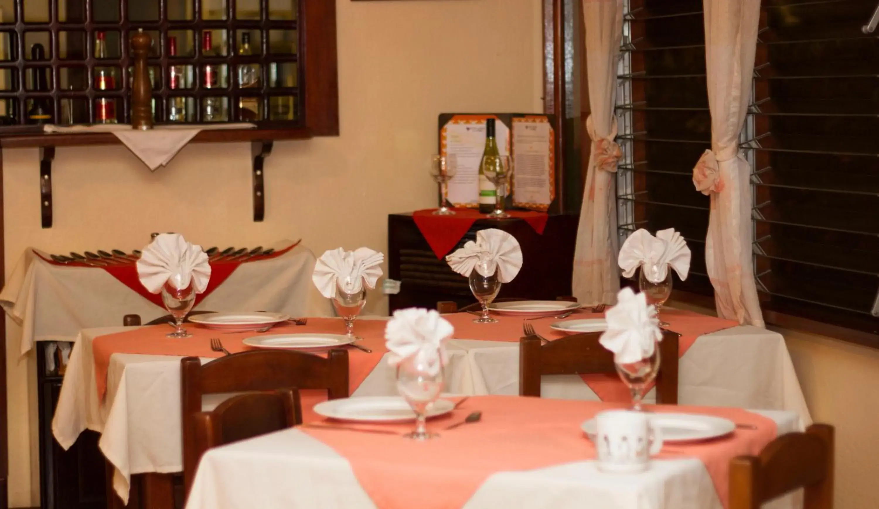 Restaurant/Places to Eat in Hotel La Rosa de America