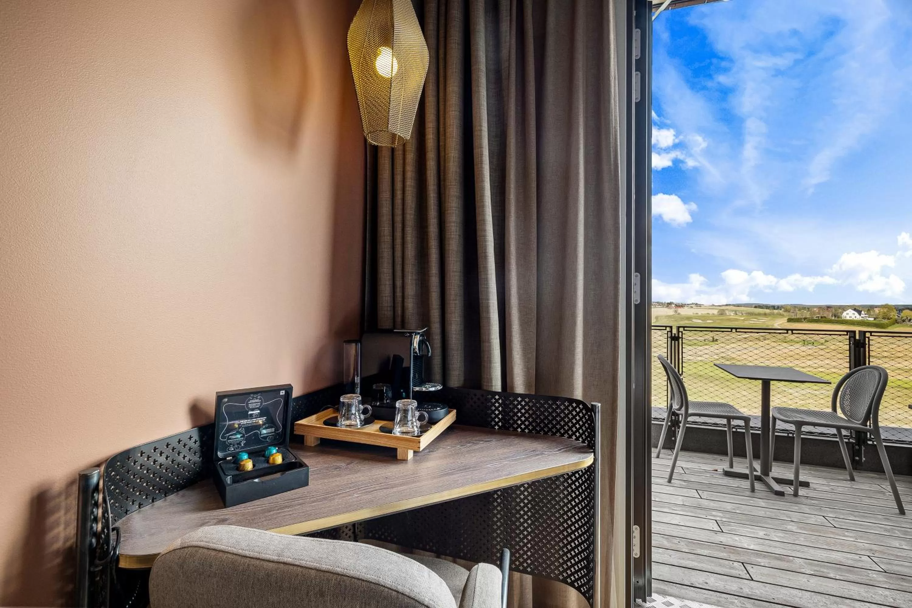 Coffee/tea facilities in Lily Country Club