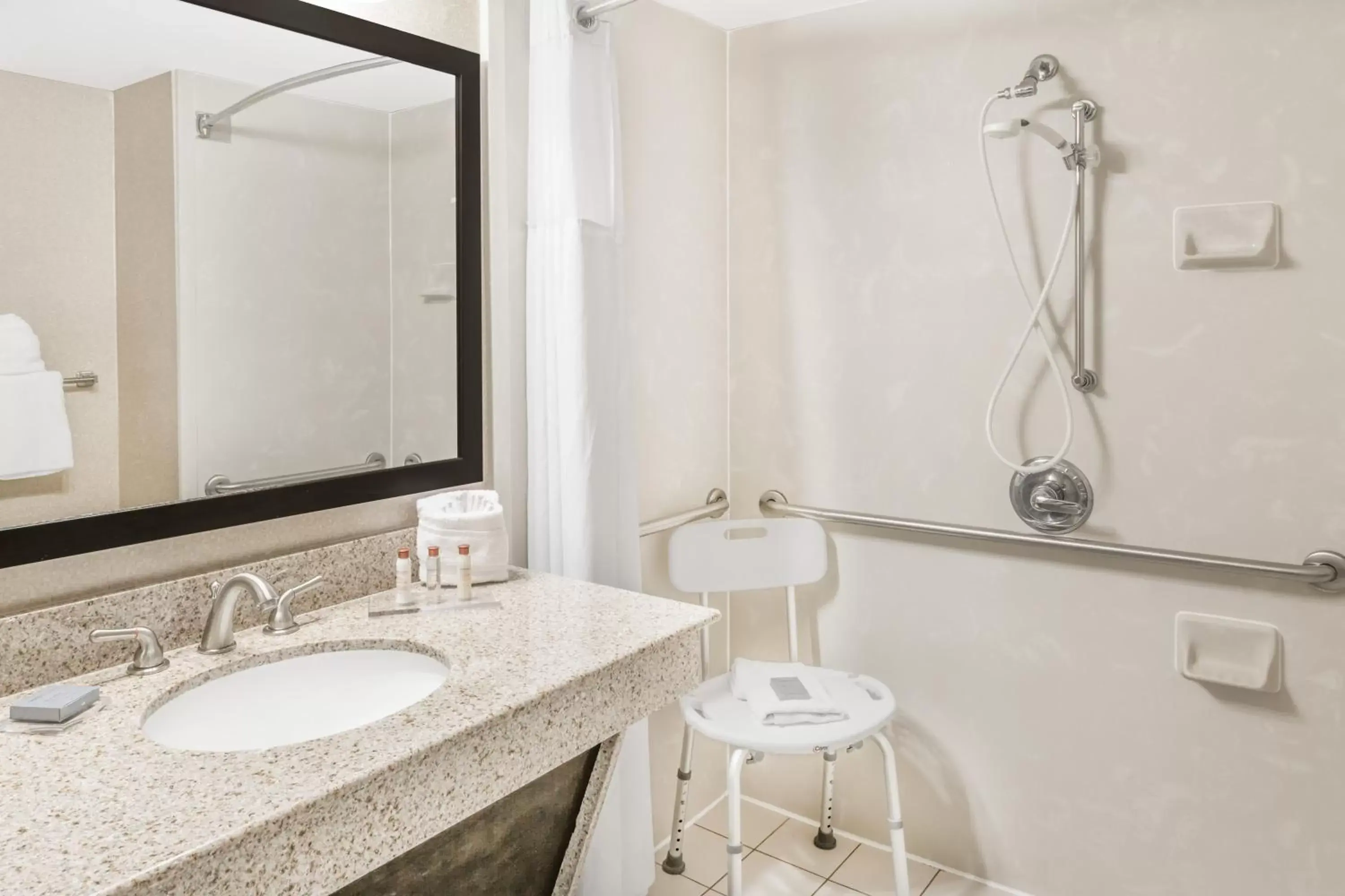 Deluxe King Room - Disability Access/Non-Smoking in Wingate by Wyndham Wilmington Deluxe King Room - Disability Access/Non-Smoking in Wingate by Wyndham Wilmington