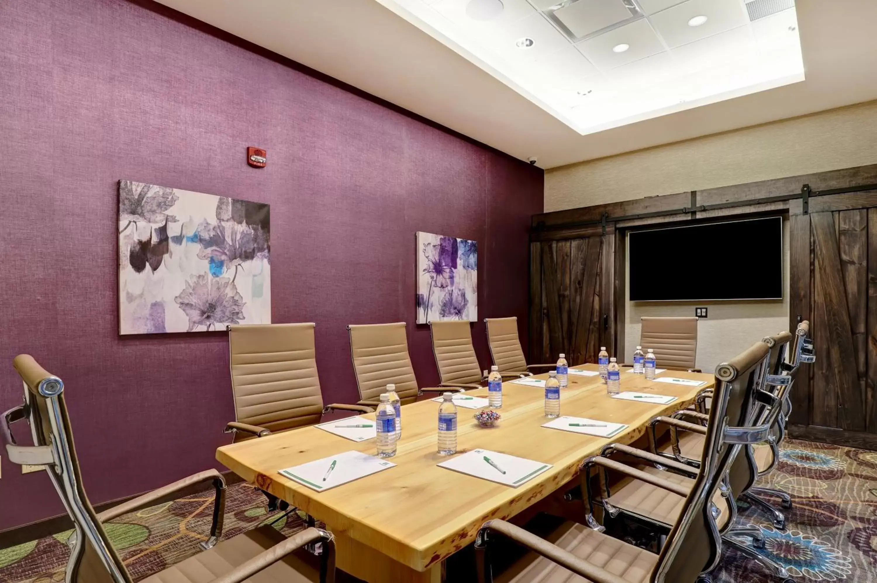 Meeting/conference room in Holiday Inn - Mississauga Toronto West, an IHG Hotel