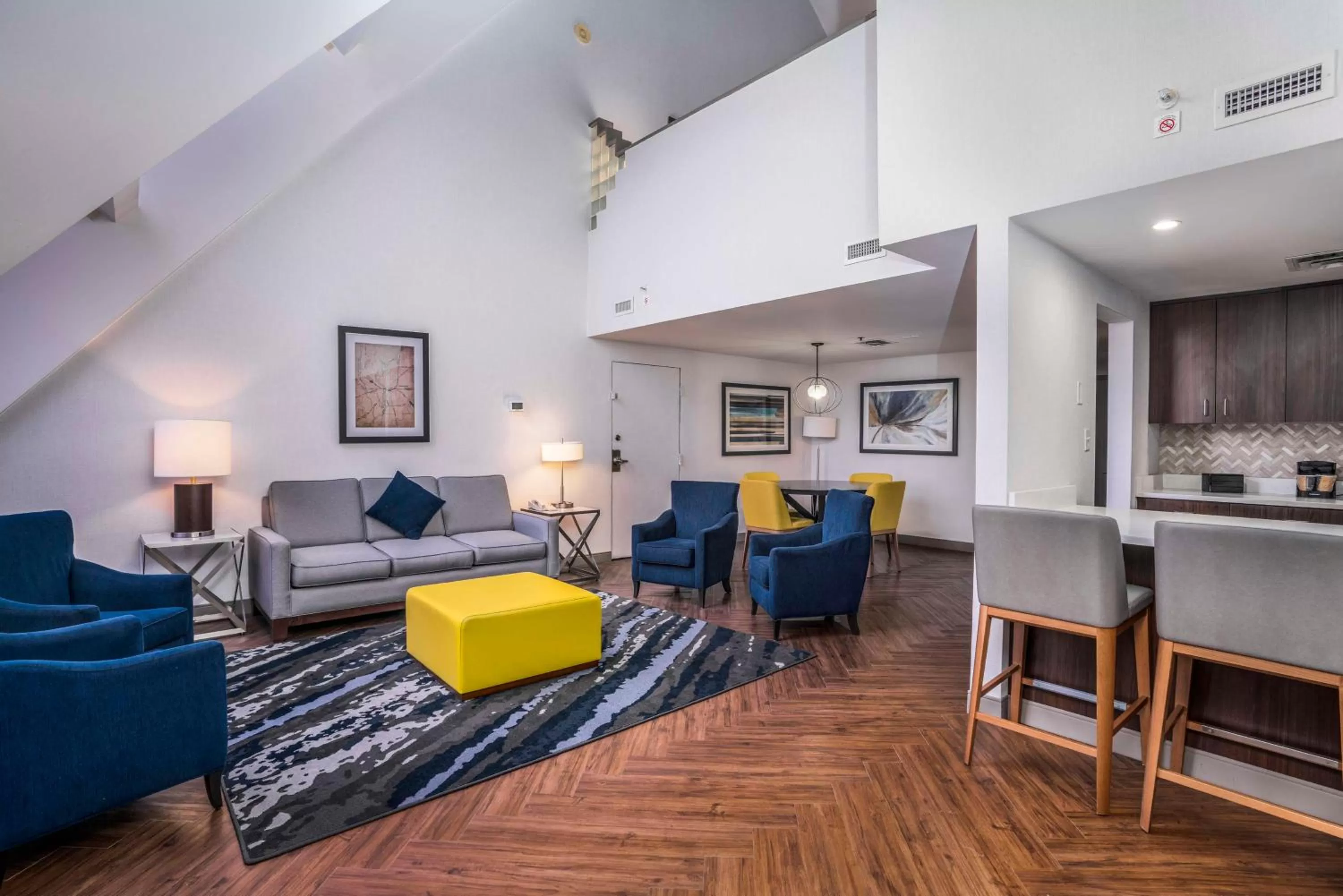 Living room in Embassy Suites by Hilton Indianapolis Downtown