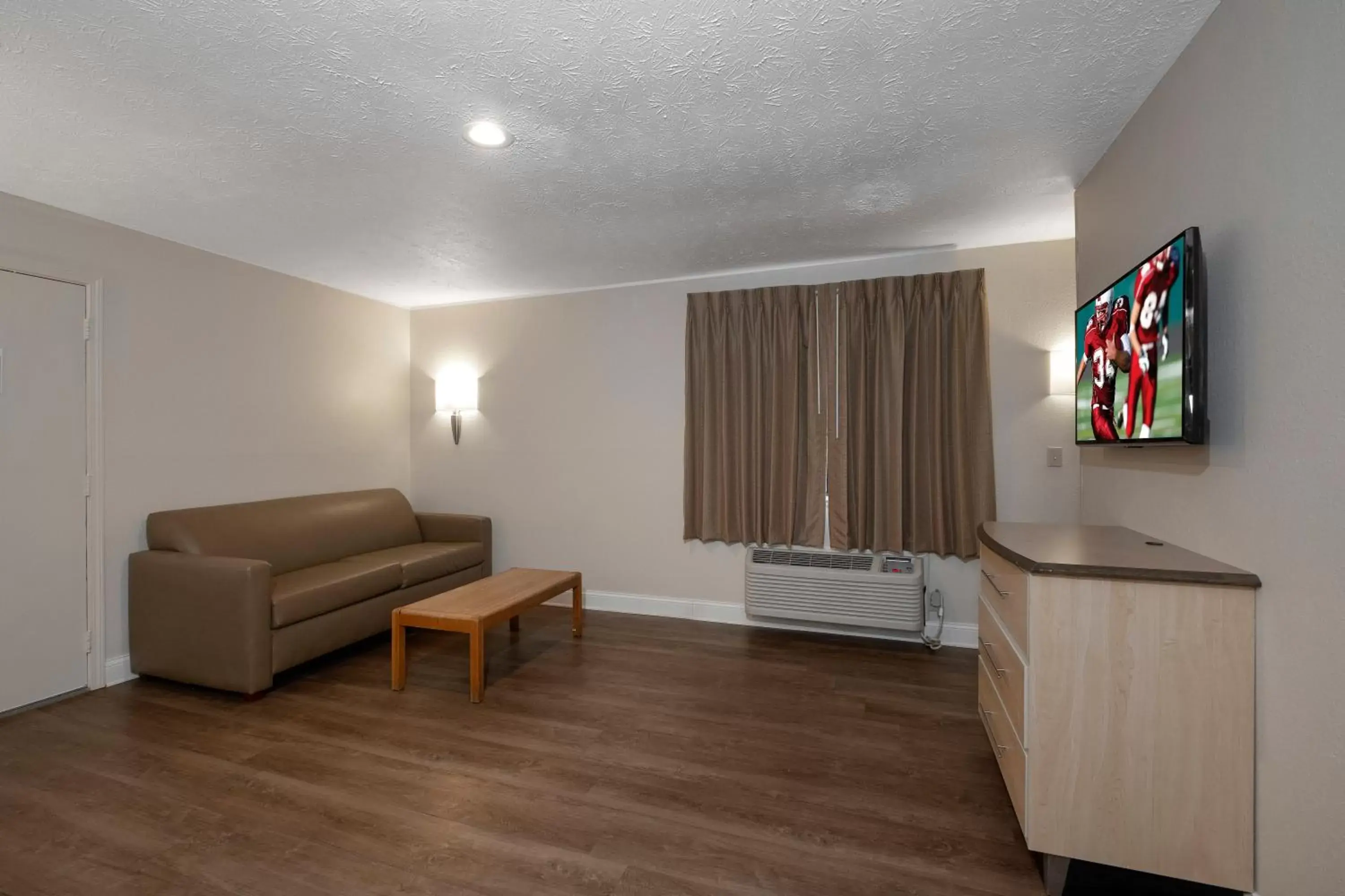 Bedroom, Seating Area in Red Roof Inn Indianapolis - Greenwood