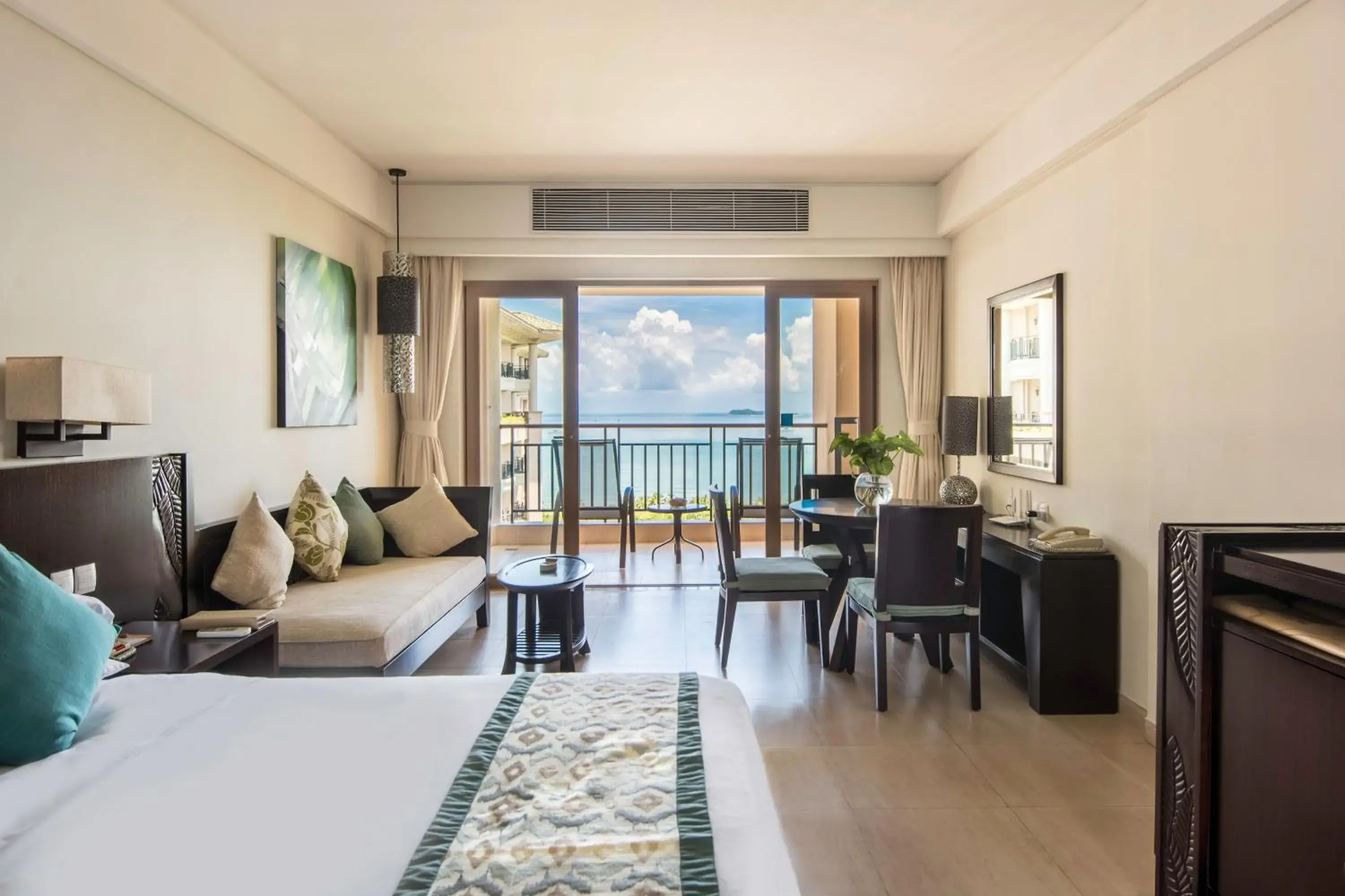 Bedroom, Seating Area in Howard Johnson Resort Sanya Bay