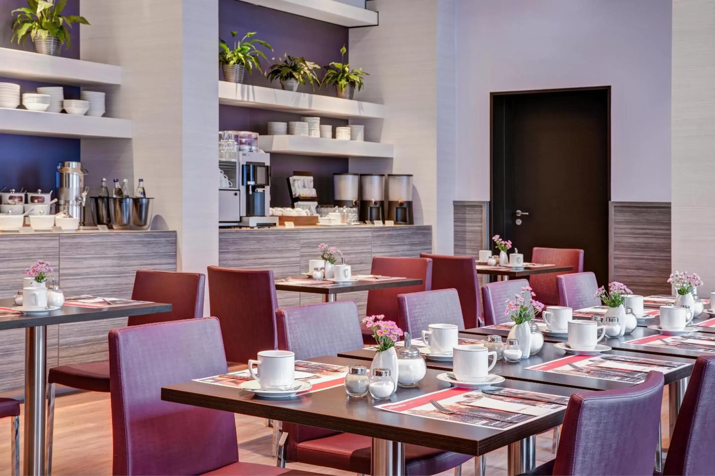 Restaurant/places to eat in IntercityHotel Celle