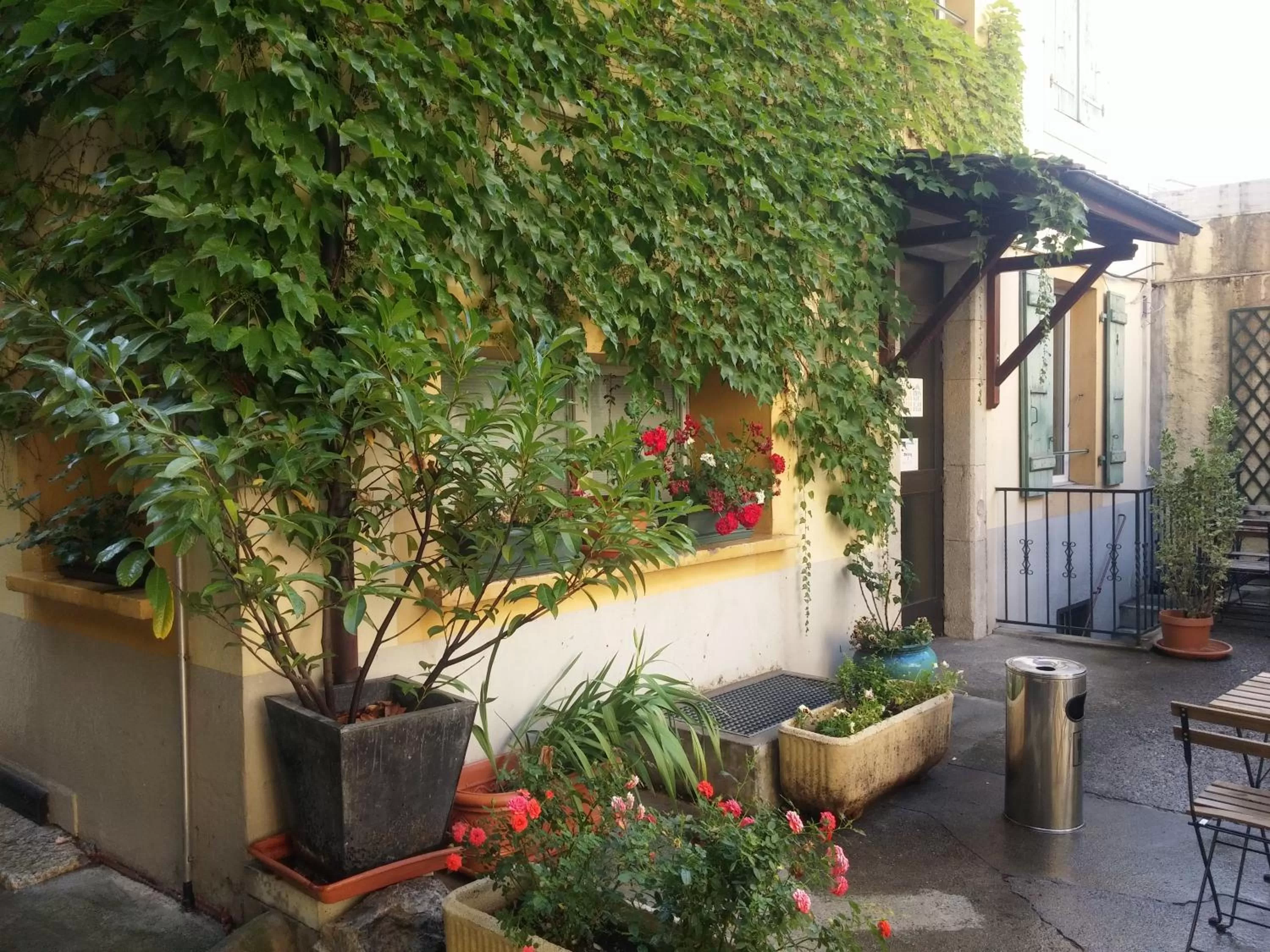 Patio in Appart'Hôtel Residence Dizerens