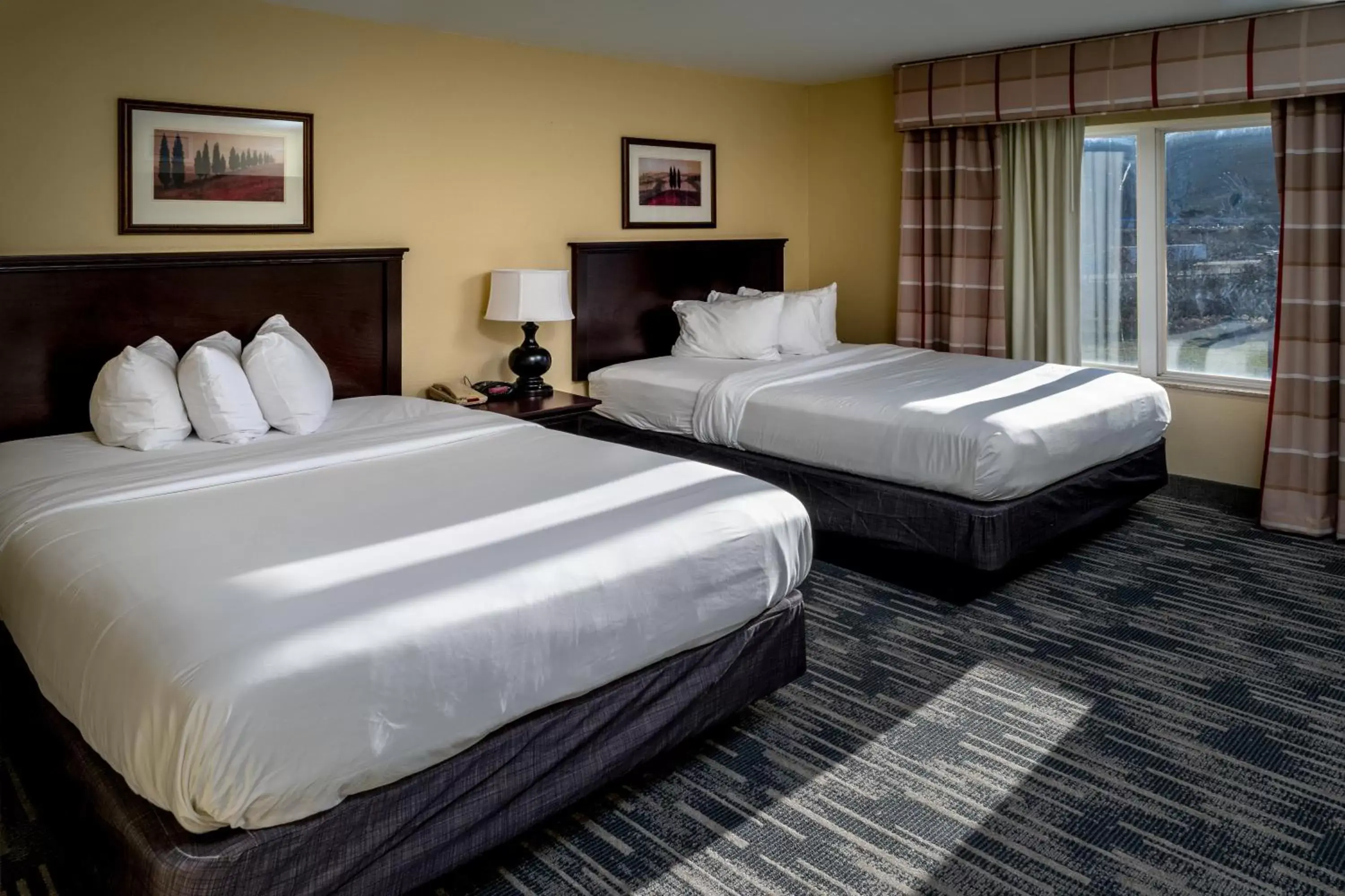 Bedroom, Bed in Country Inn & Suites by Radisson, Princeton, WV