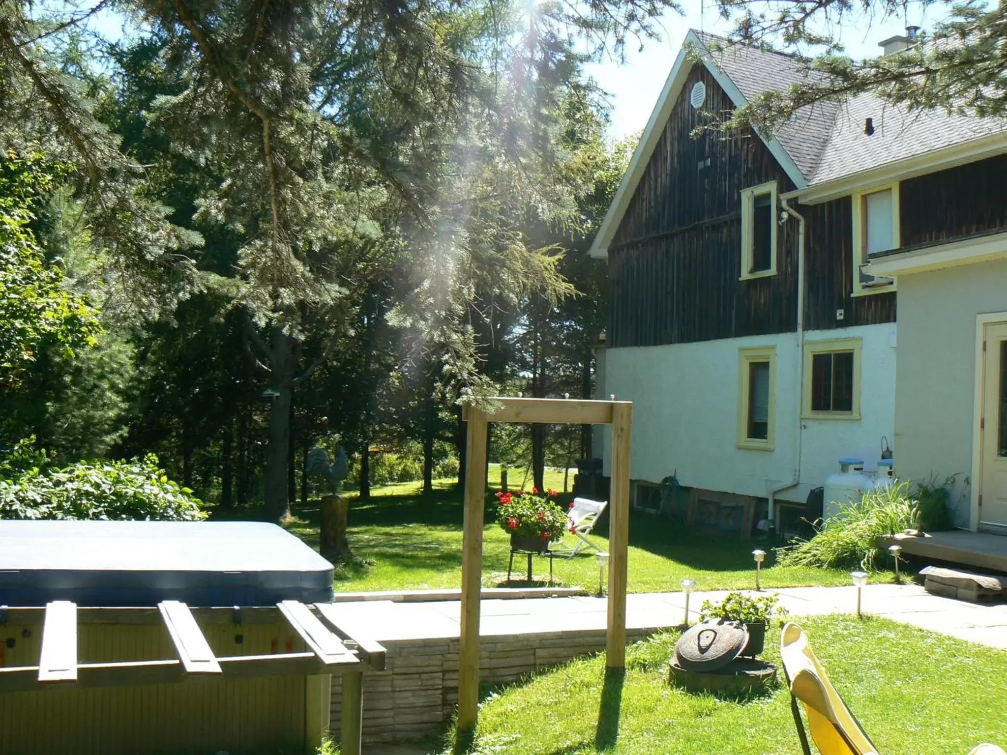 Patio, Property Building in Auberge de la Tour et Spa