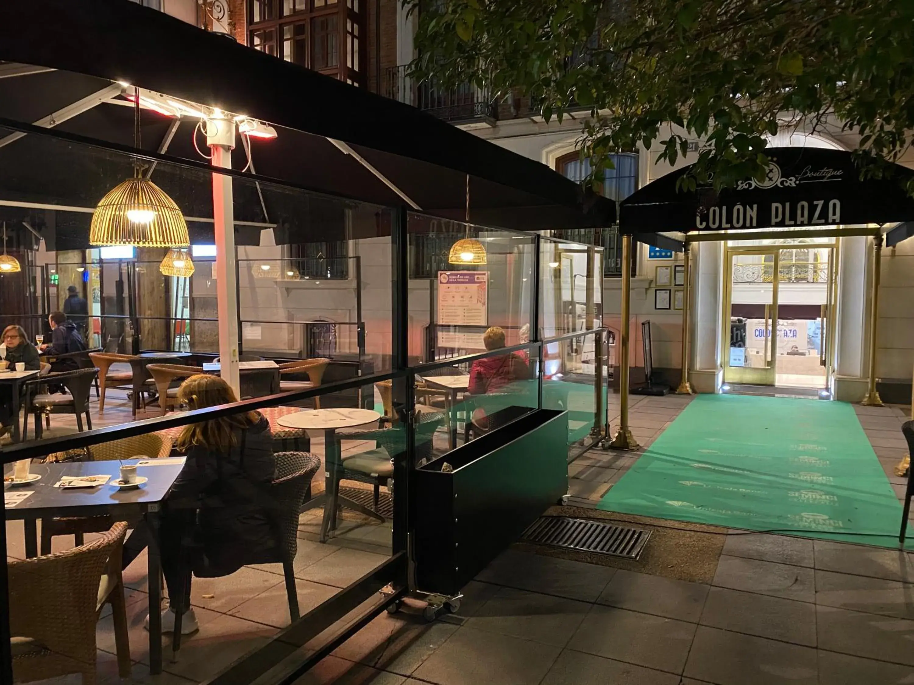 Food and drinks in Hotel Colón Plaza Food and drinks in Hotel Colón Plaza