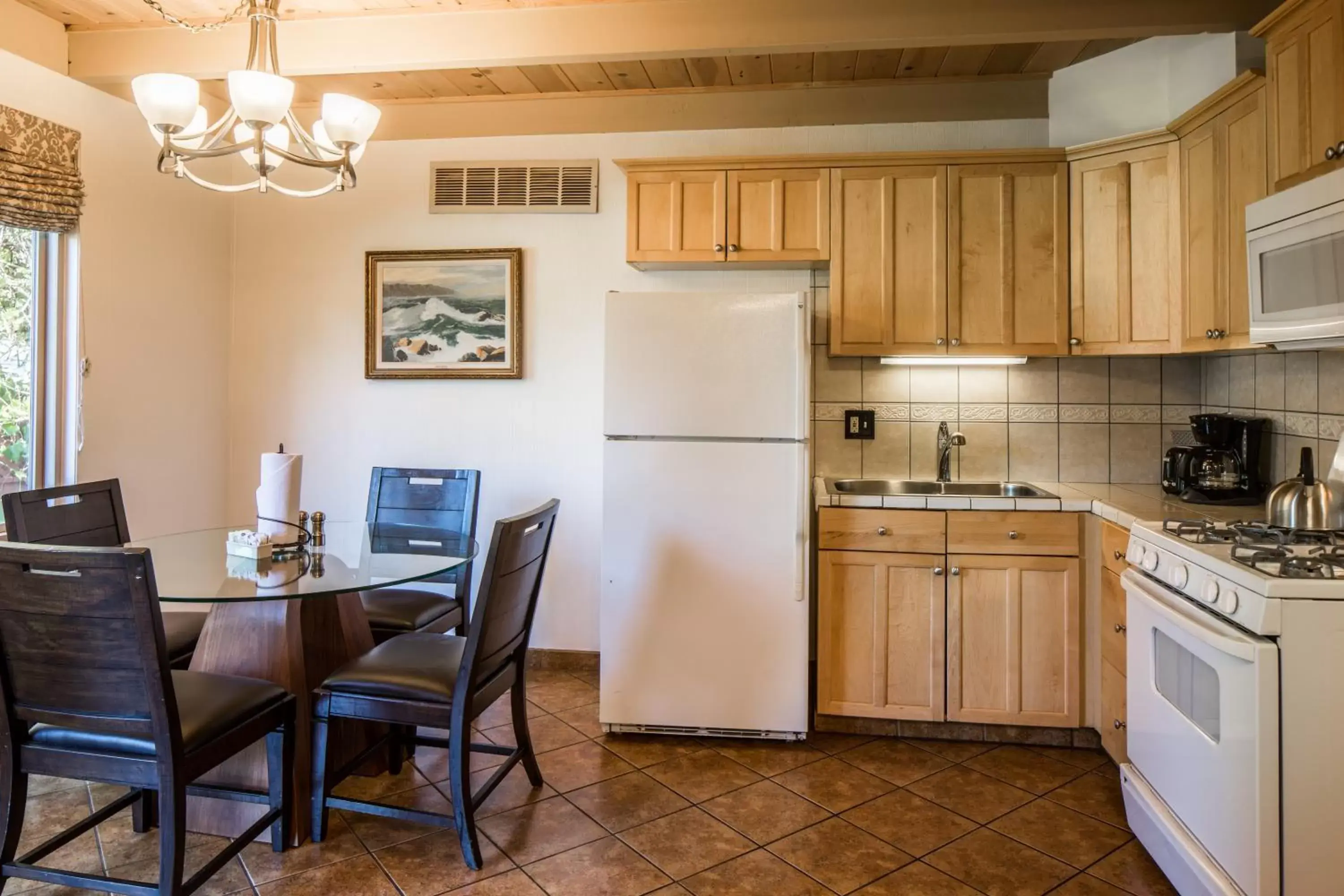 Kitchen or kitchenette, Kitchen/Kitchenette in Andril Fireplace Cottages