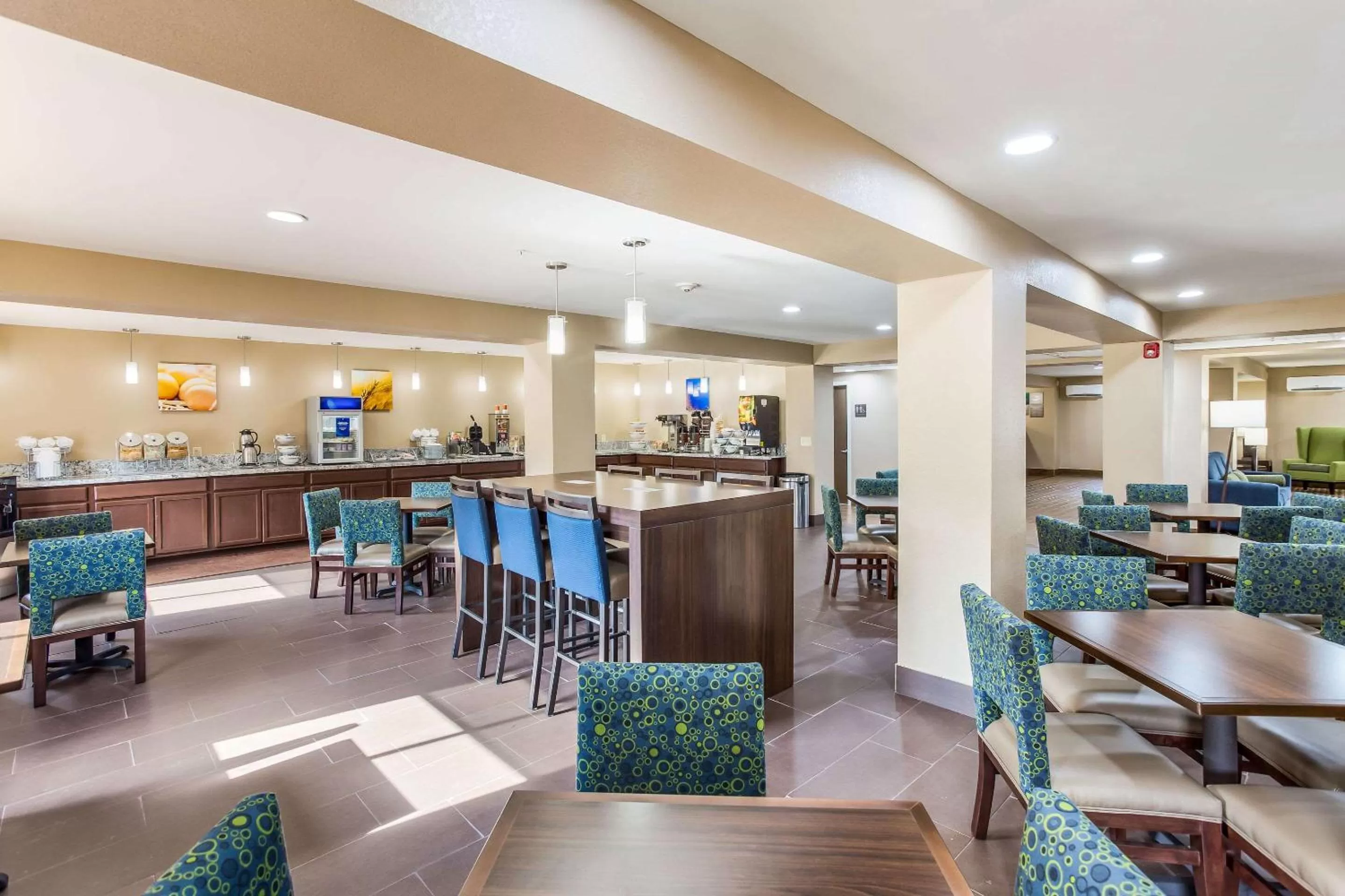 Restaurant/places to eat in Quality Inn Charleston South