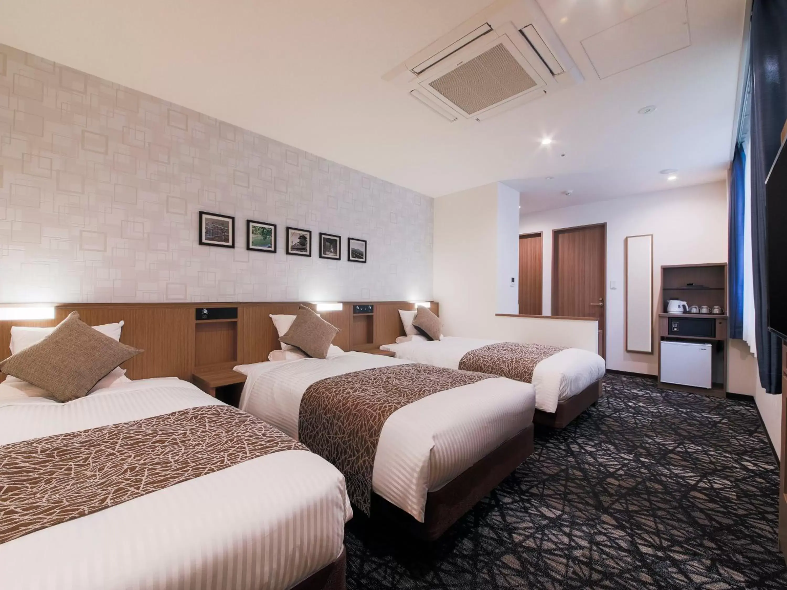 Photo of the whole room, Bed in HOTEL MYSTAYS Aomori Station