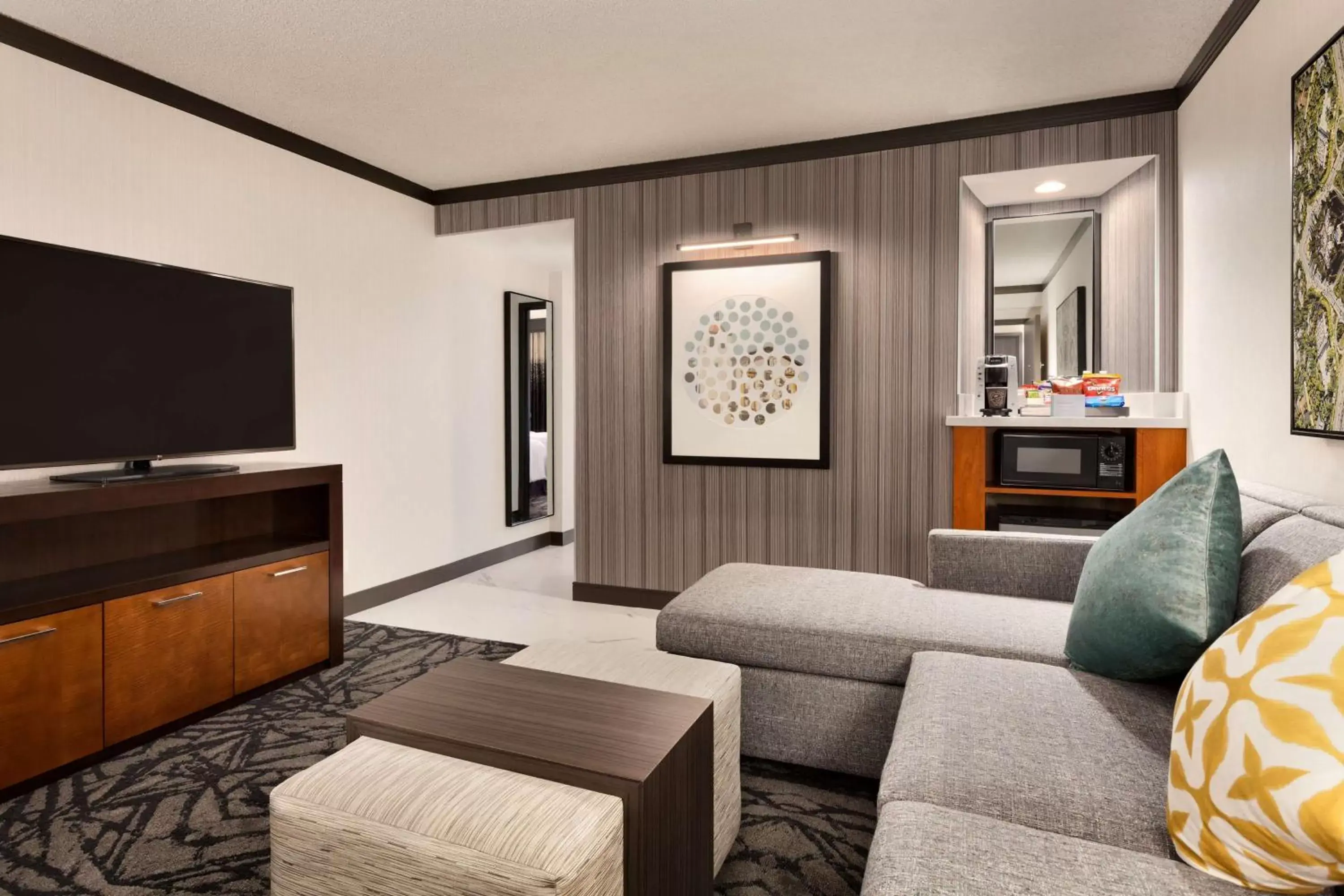 Bedroom, Seating Area in Embassy Suites by Hilton Santa Clara Silicon Valley
