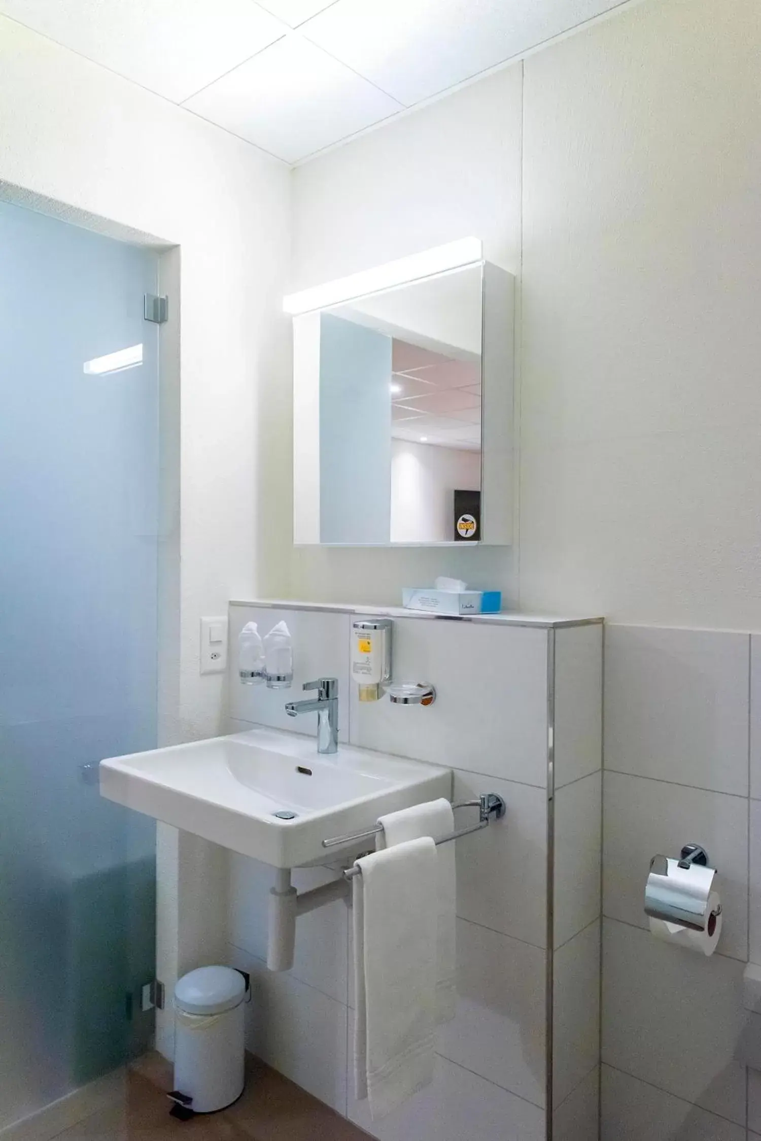 Bathroom in Hotel am Kreisel: Self-Service Check-In Hotel