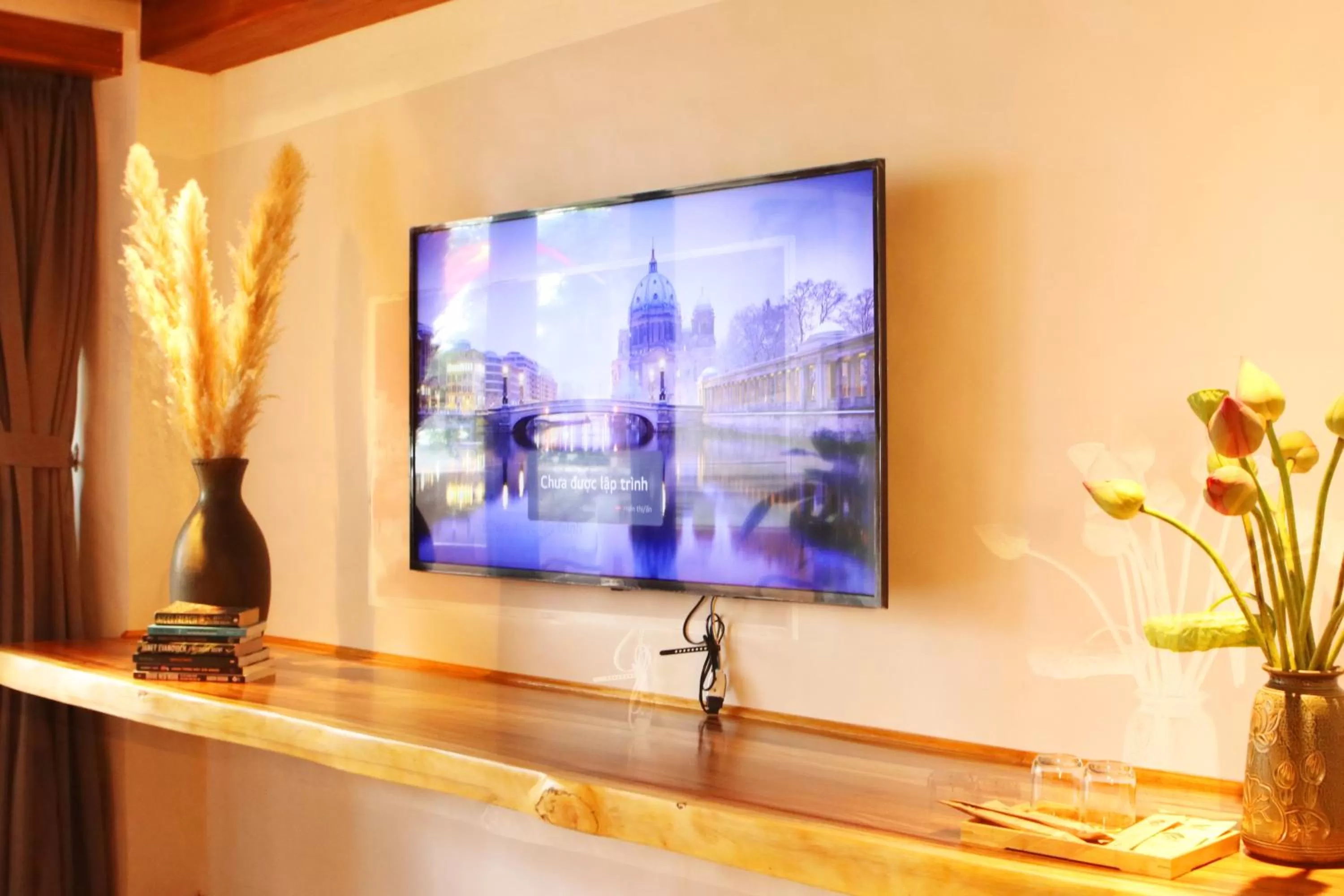 TV and multimedia in Duc Vuong Saigon Hotel - Bui Vien