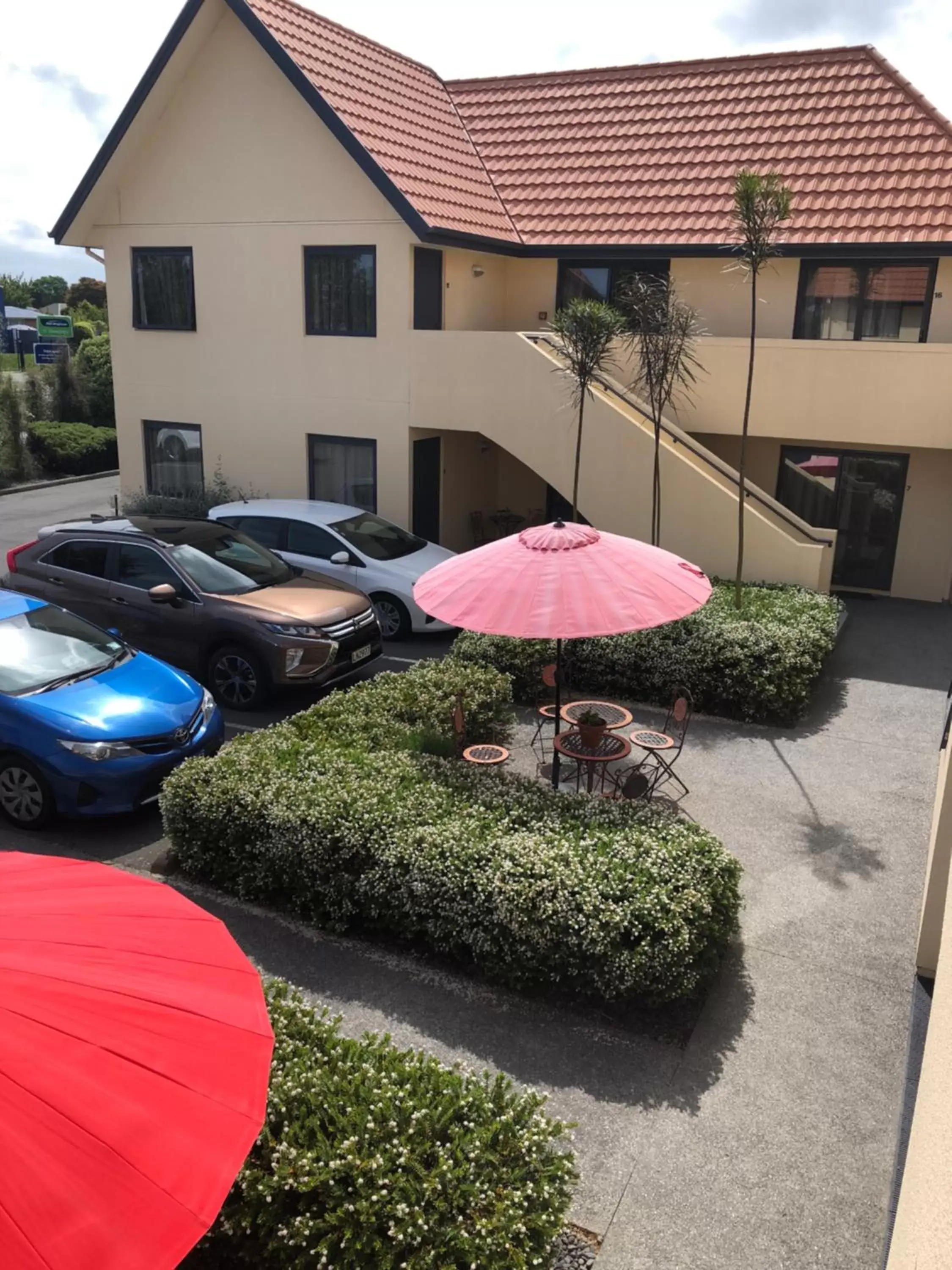 Inner courtyard view, Property Building in Bella Vista Motel Ashburton