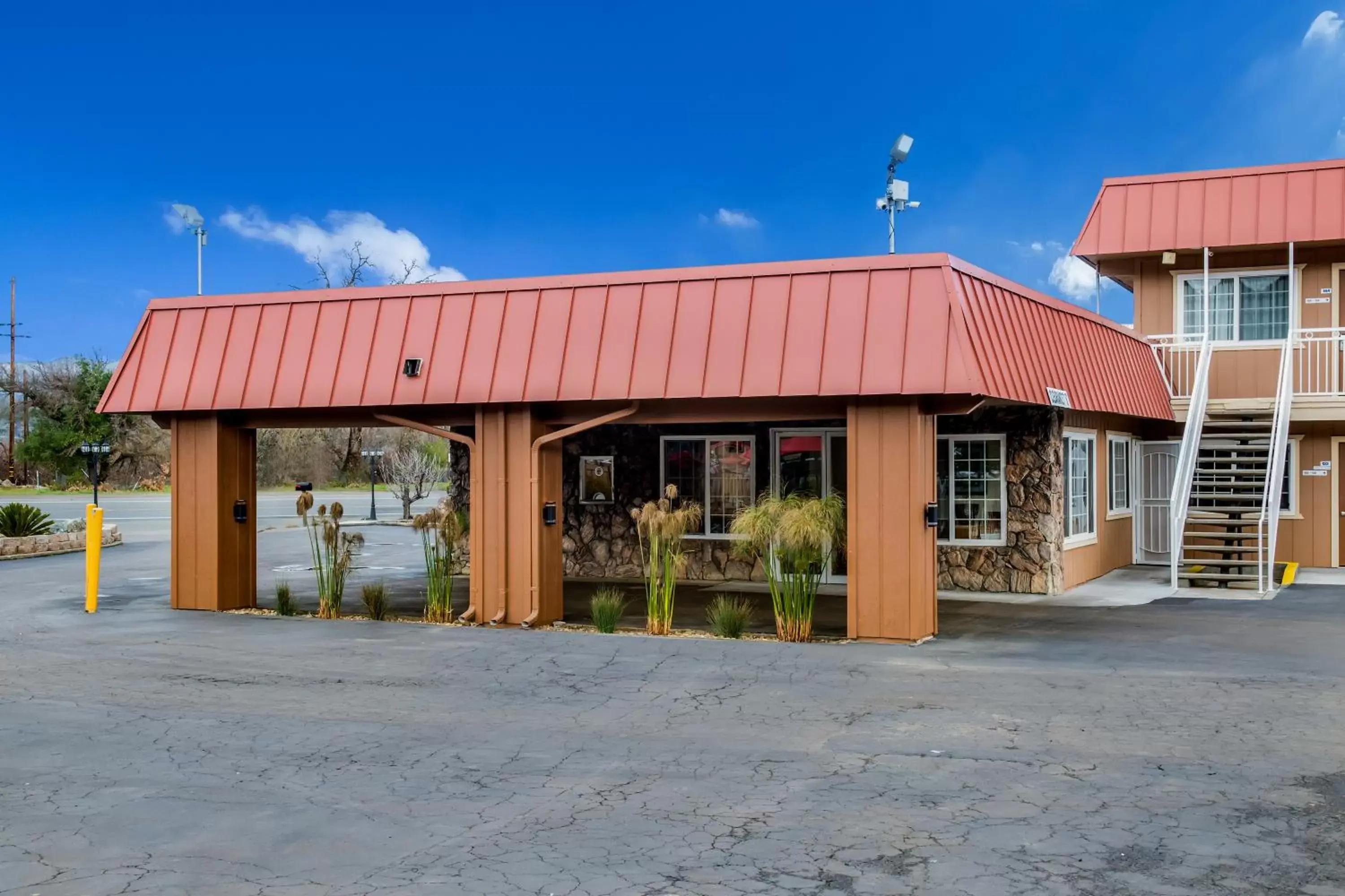 Property Building in Americas Best Value Inn - Ukiah