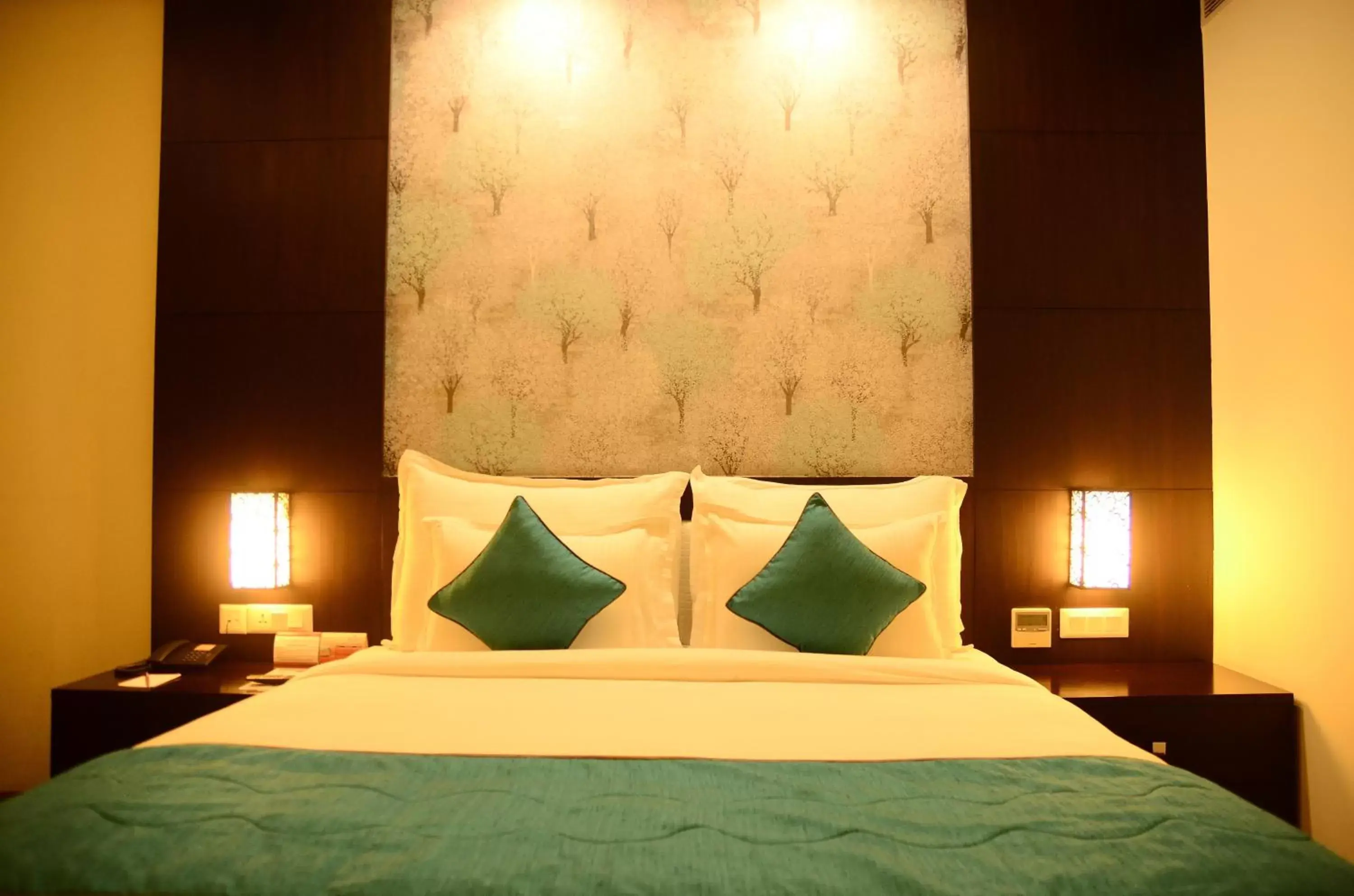 Photo of the whole room, Bed in Ramada Jamshedpur Bistupur